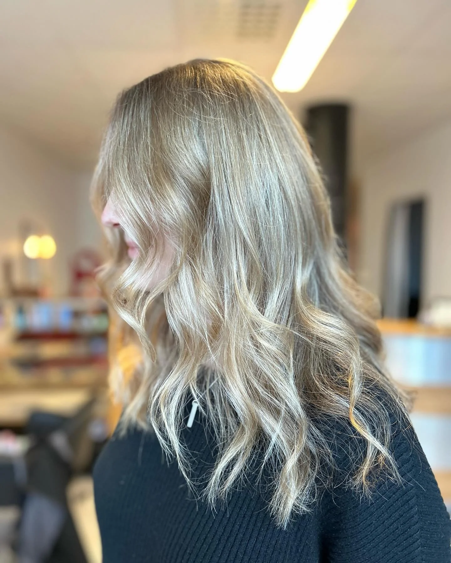 Mjuka ljusa slingor🙌🏼🤍

Det finns n&aring;gra str&ouml;tider kvar inf&ouml;r jul, in och boka genom l&auml;nken i beskrivningen eller sl&aring; en pling p&aring; 0761661462🧡