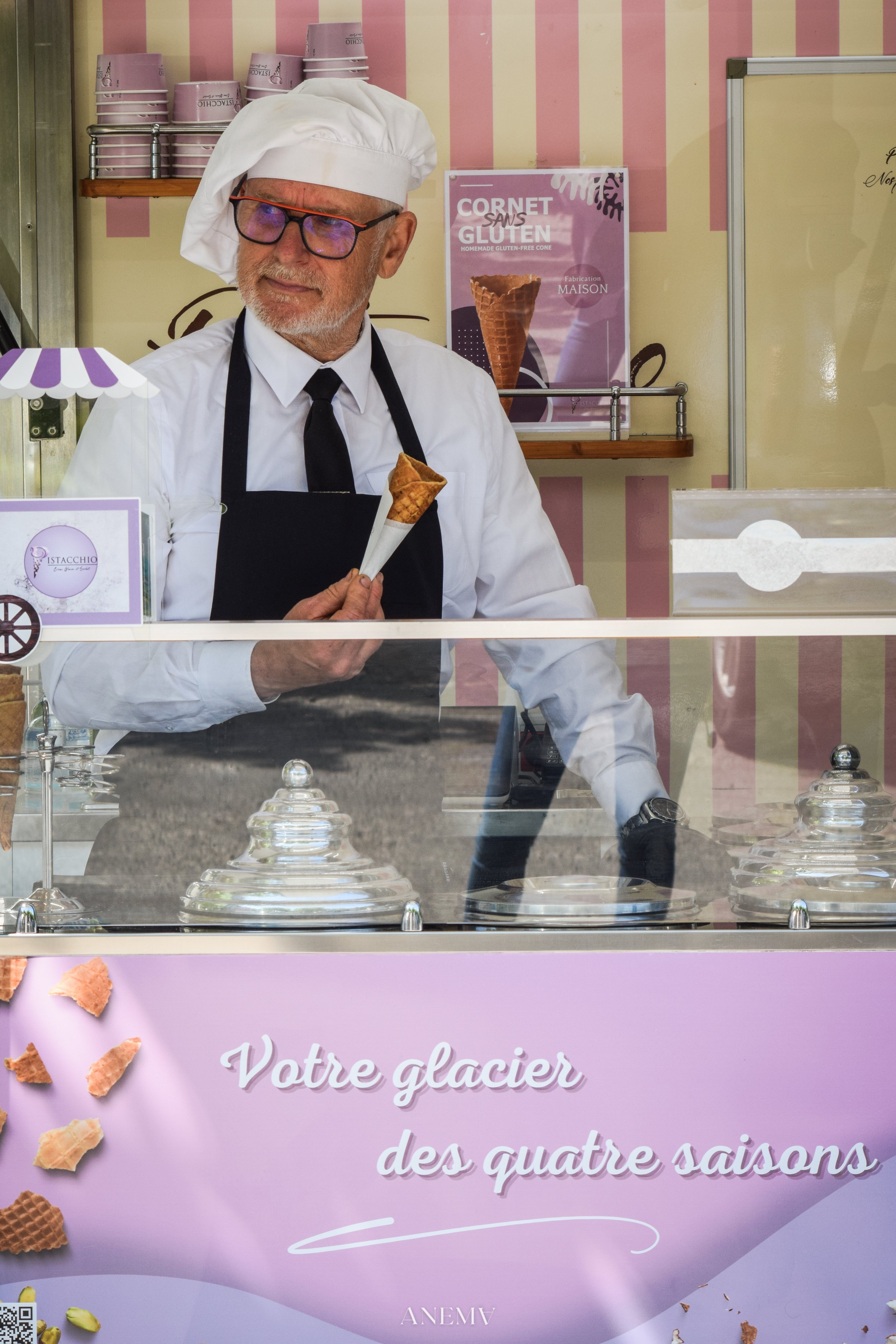 glacier-artisanal-avec-cornet-maison