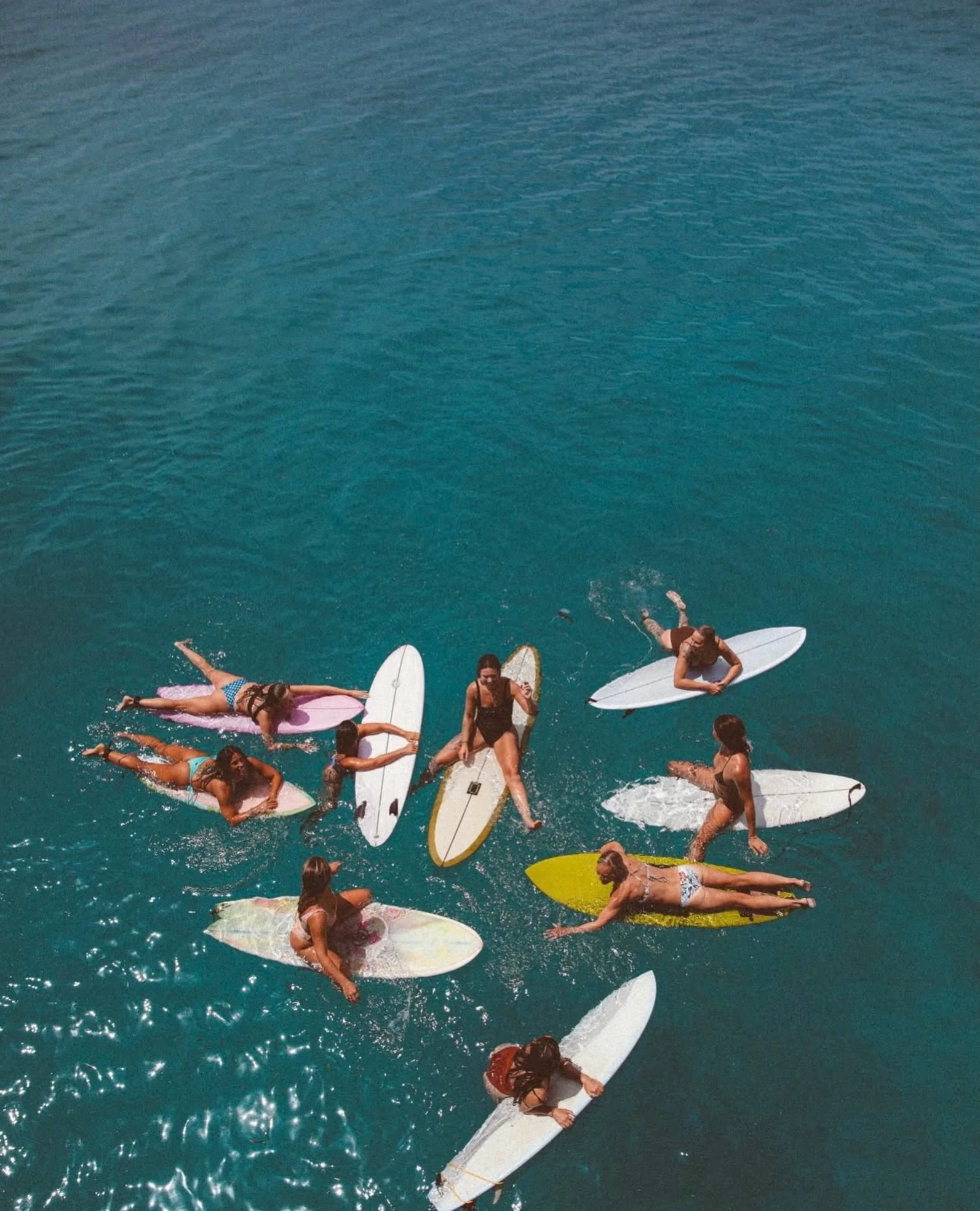 📸 @lotta_and_the_waves 

This vibe 😮&zwj;💨 is all you want. 🫶🏼

#girlspower