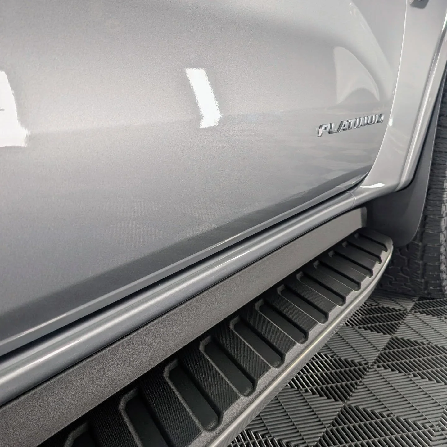 Ford Everest Platinum
In for our top spec new car protection package,
This Everest received a double layer of gyeon infinite to the paint, gyeon trim to the plastics & gyeon rim for the wheels.
She came up super tidy and stupid slick, making ma