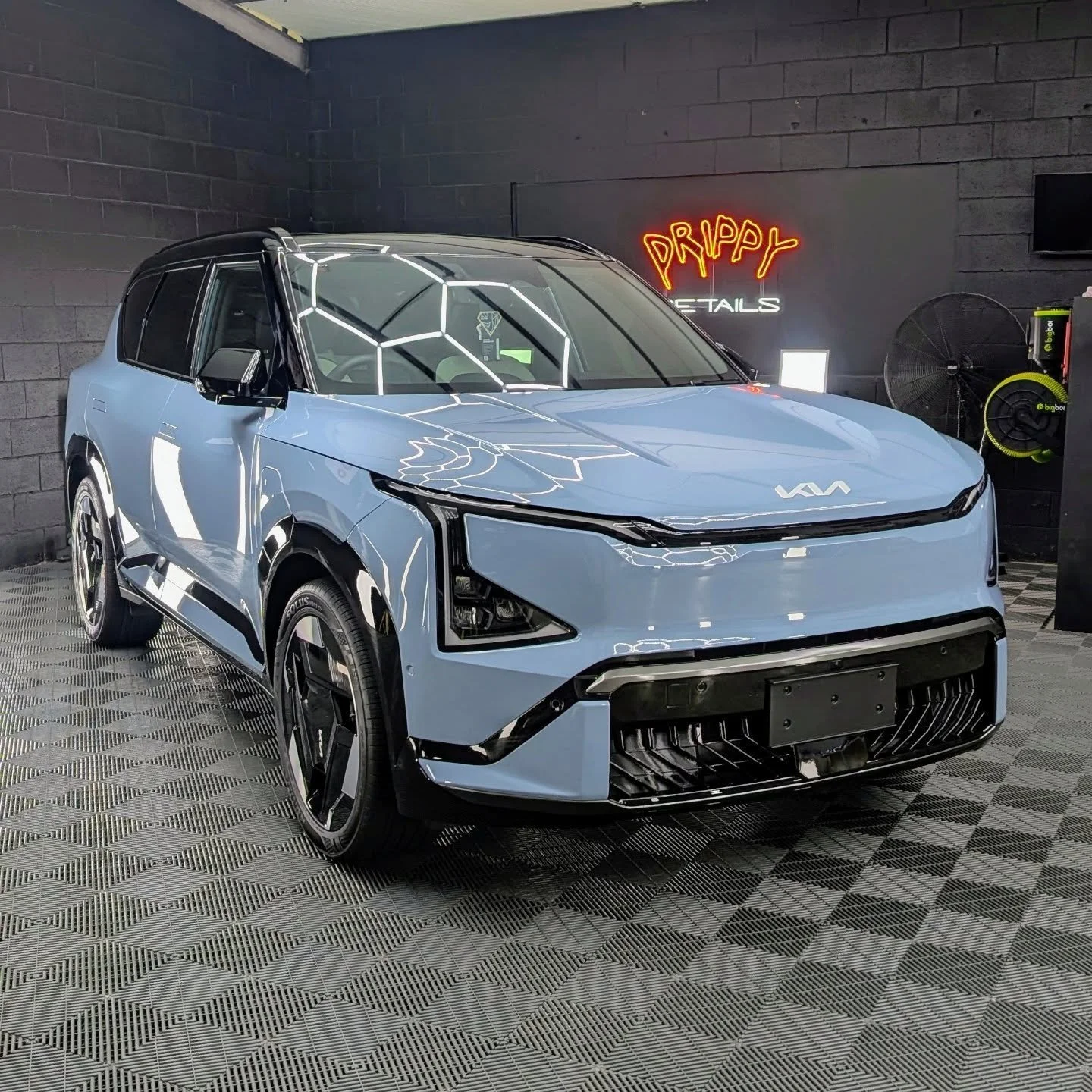 Kia EV5
In for a new coating package!
As usual, there is plenty of improvements to be made on any new car prior to coating, this one's gloss black plastics where left with rotary trails and glue lines from factory - not a very "new" look.