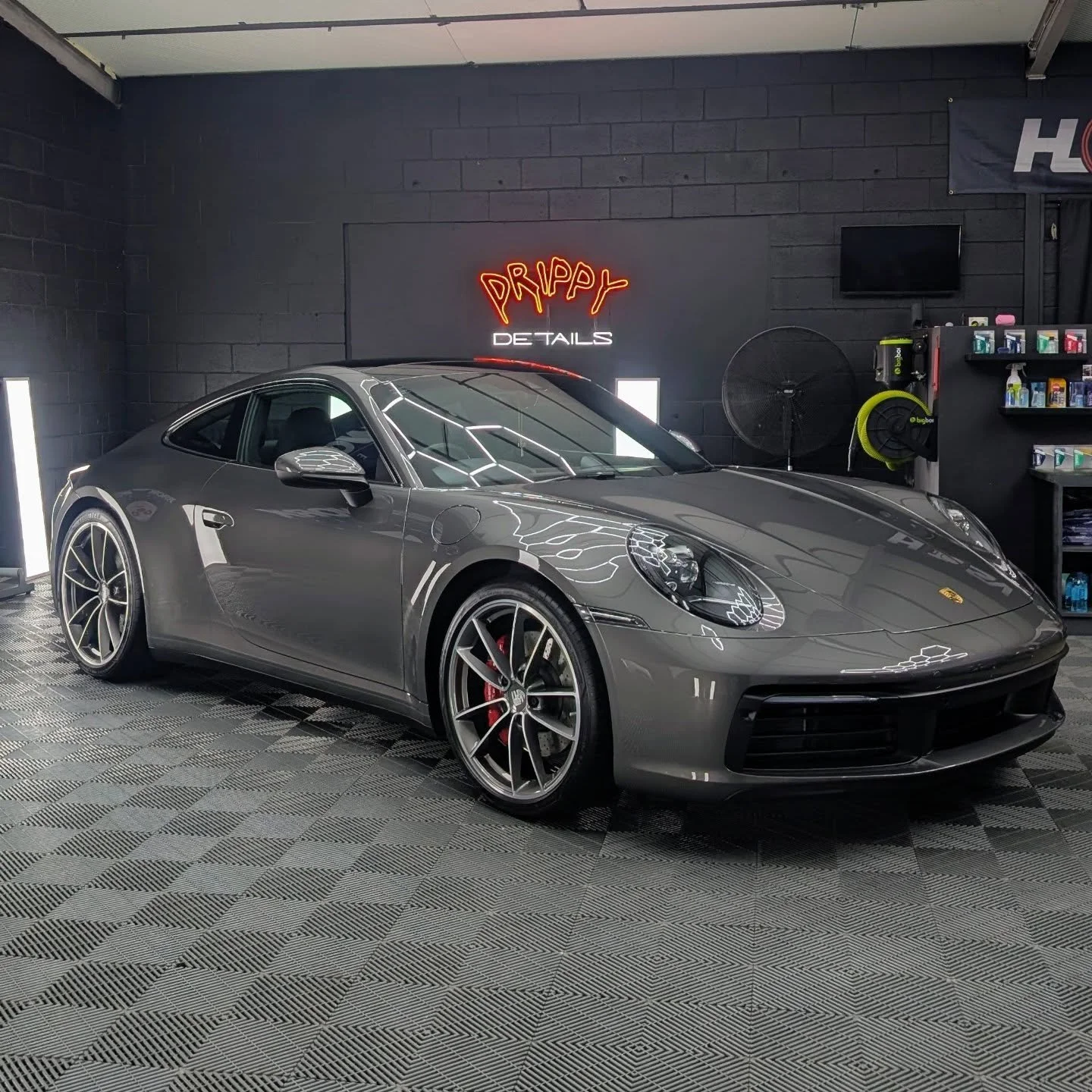 Porsche 911 carrera s

In for a pre sale tidy up,
Porsche sure knows how to design with elegance and style, what a car 🤌

---------------------------------------------------------

💧Automotive detailing 

🛡️ Paint protection

💧Paint correction sp
