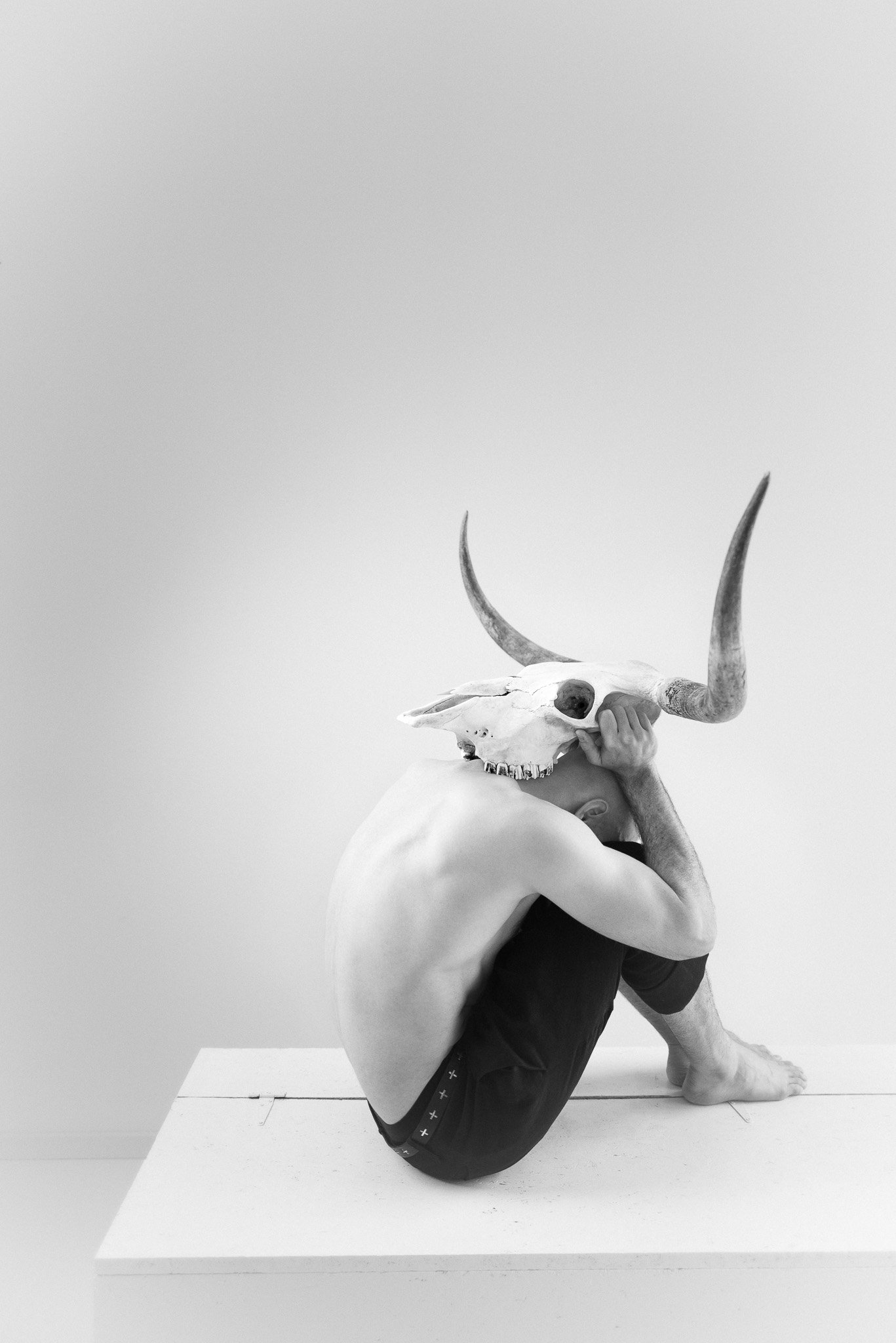 "Glaube an die Poesie: skull"
Papier: Hahnemühle William Turner //
Motiv: 600 x 899 mm //
Rahmen: 757 x 1.056 mm; 20 mm Eiche, schwarz; Passepartout, hochweiß; 10 mm Weißrand; Museumsglas // abweichende Formate auf Anfrage //
Edition: 30 (3 AP)