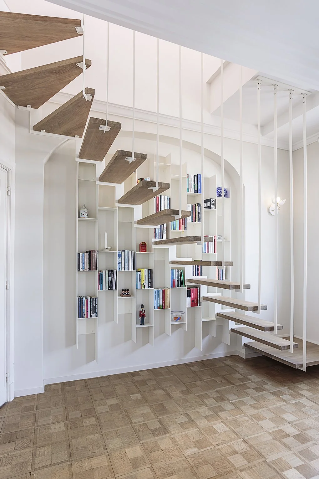 FRST_02_BE_architecture_minimal_staircase_interior_white_design copie.jpg