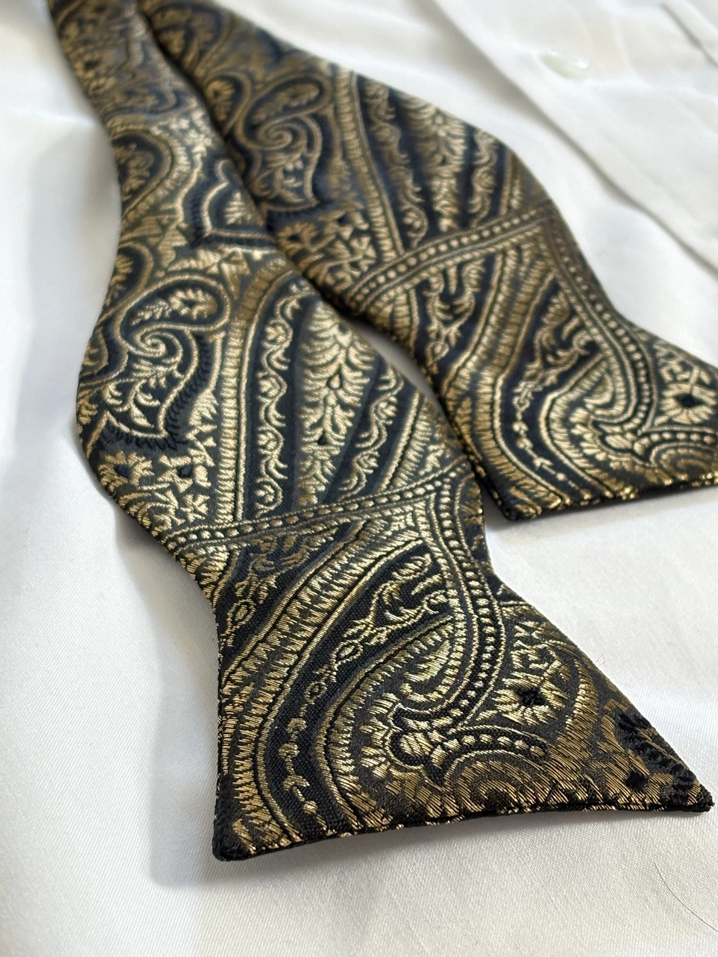 Black and Gold Self-tie Bow Tie (pre-order)
