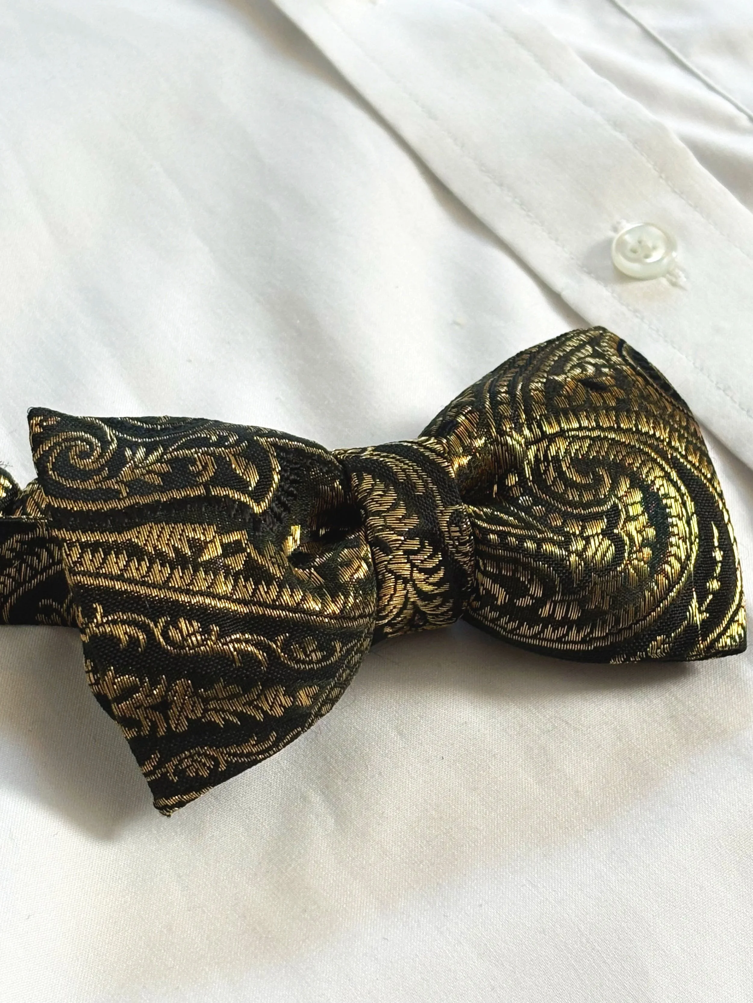 Black and Gold Pre-tie Bow Tie