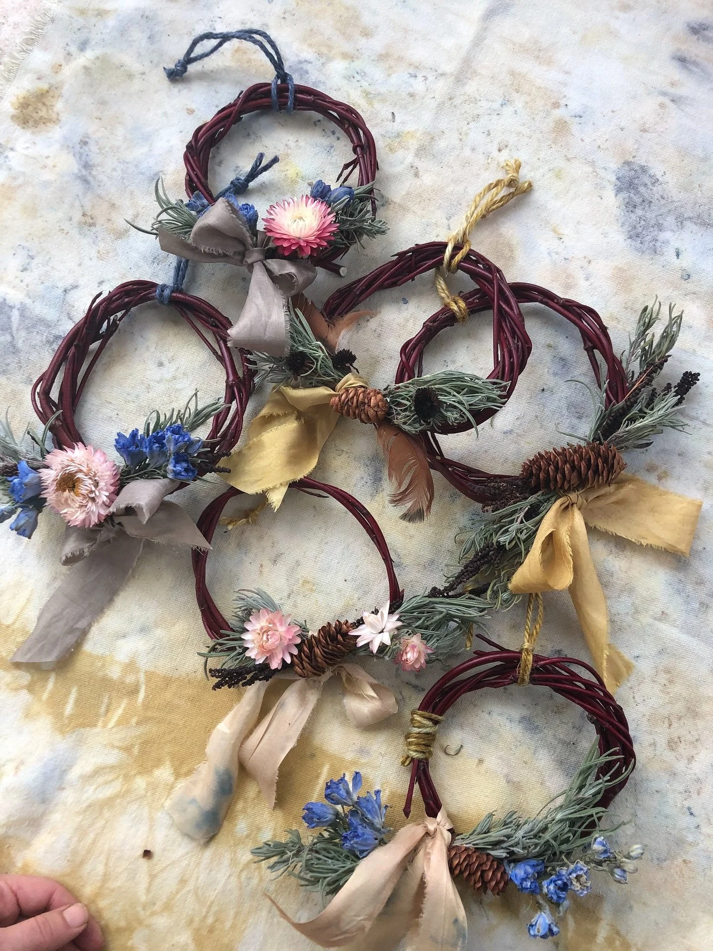 Wreath Workshop: Cycles of Life &middot; Weaving With Nature
Hosted by @marflowerpower 

Step into a gentle, creative sanctuary where hands stay busy and the heart can finally exhale.

In this slow, seasonal workshop, we&rsquo;ll explore the natural 