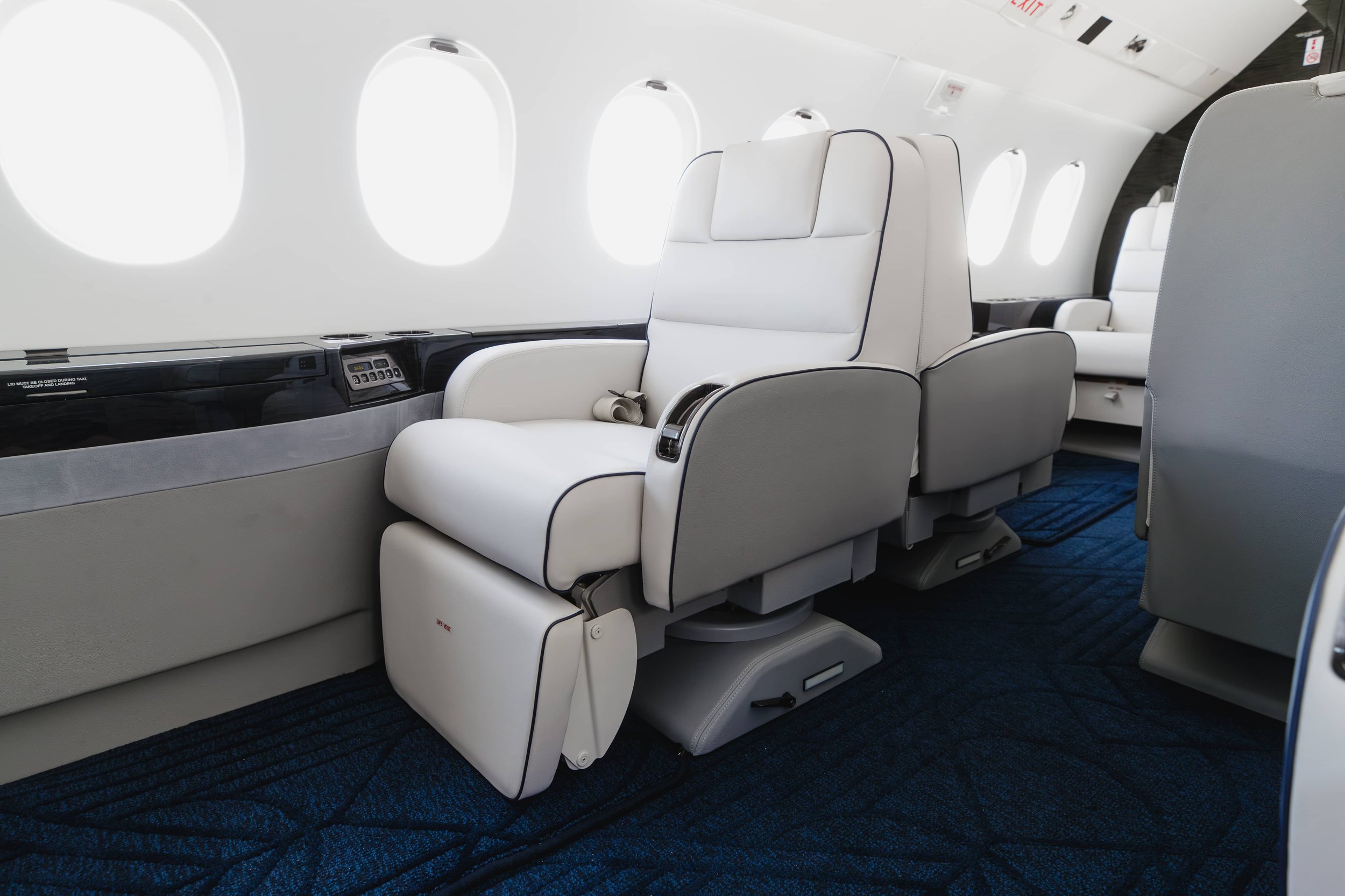 Falcon2000EXy_Interior_6.jpg