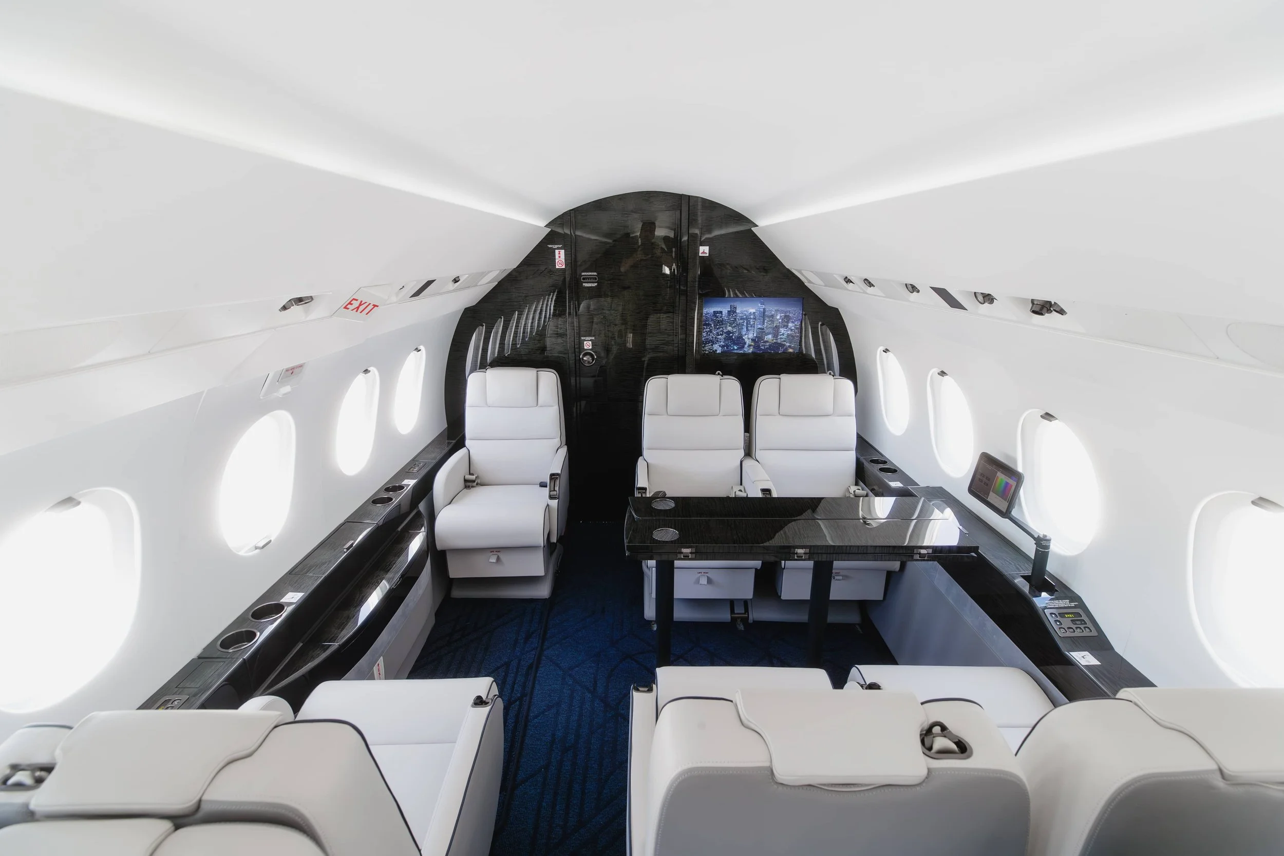 Falcon2000EXy_Interior_22.jpg