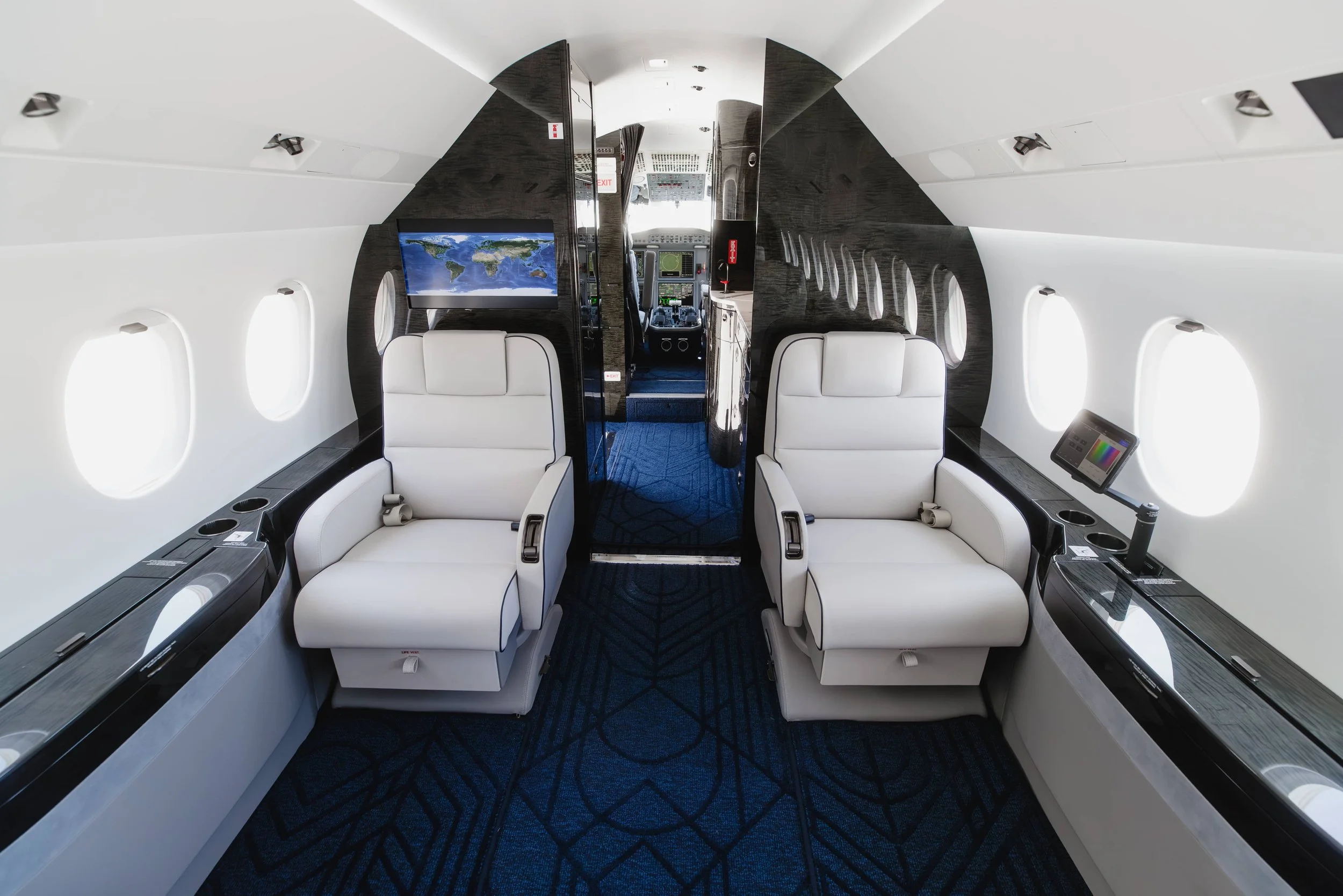 Falcon2000EXy_Interior_10.jpg