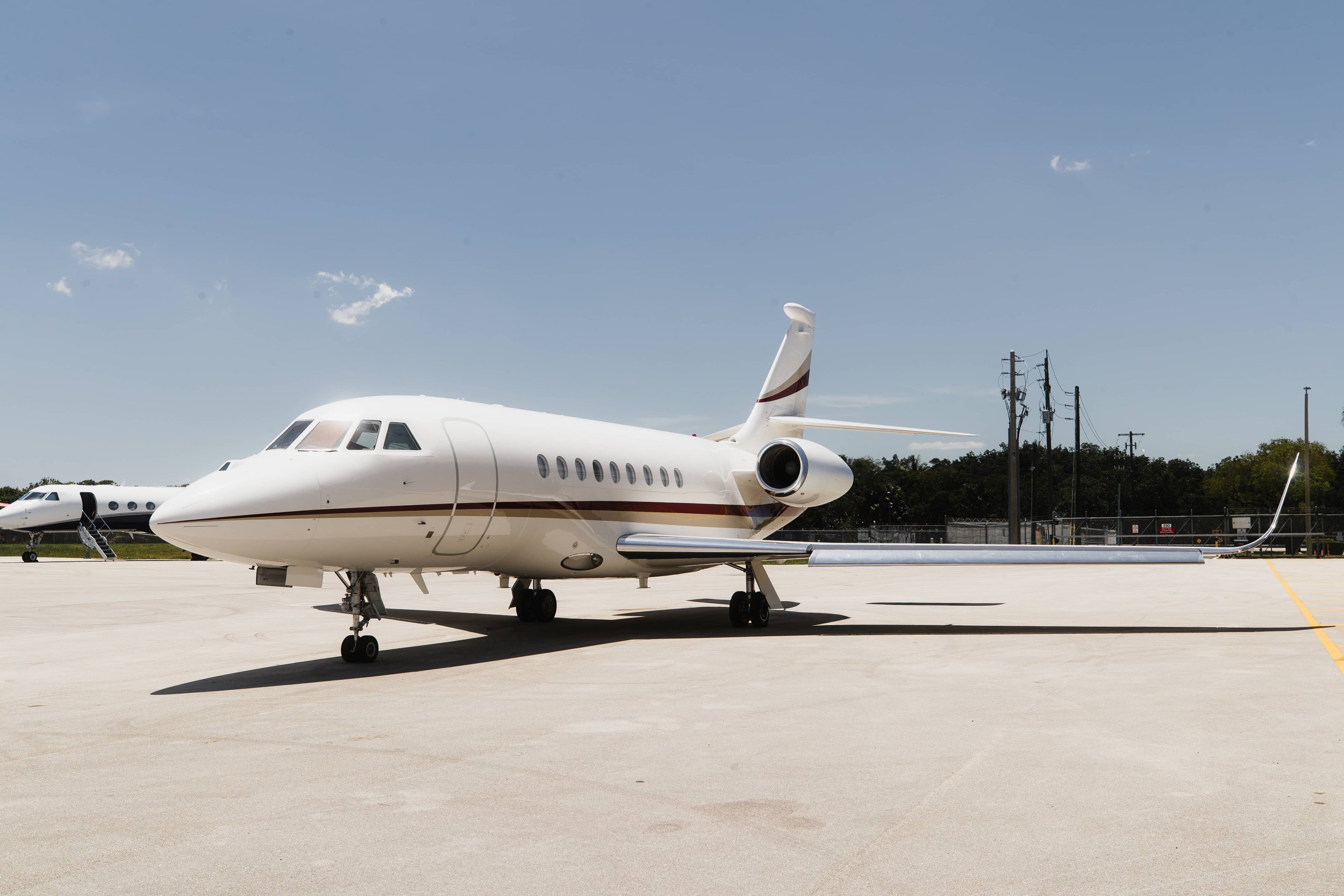 Falcon2000EXy_EXT_2.jpg