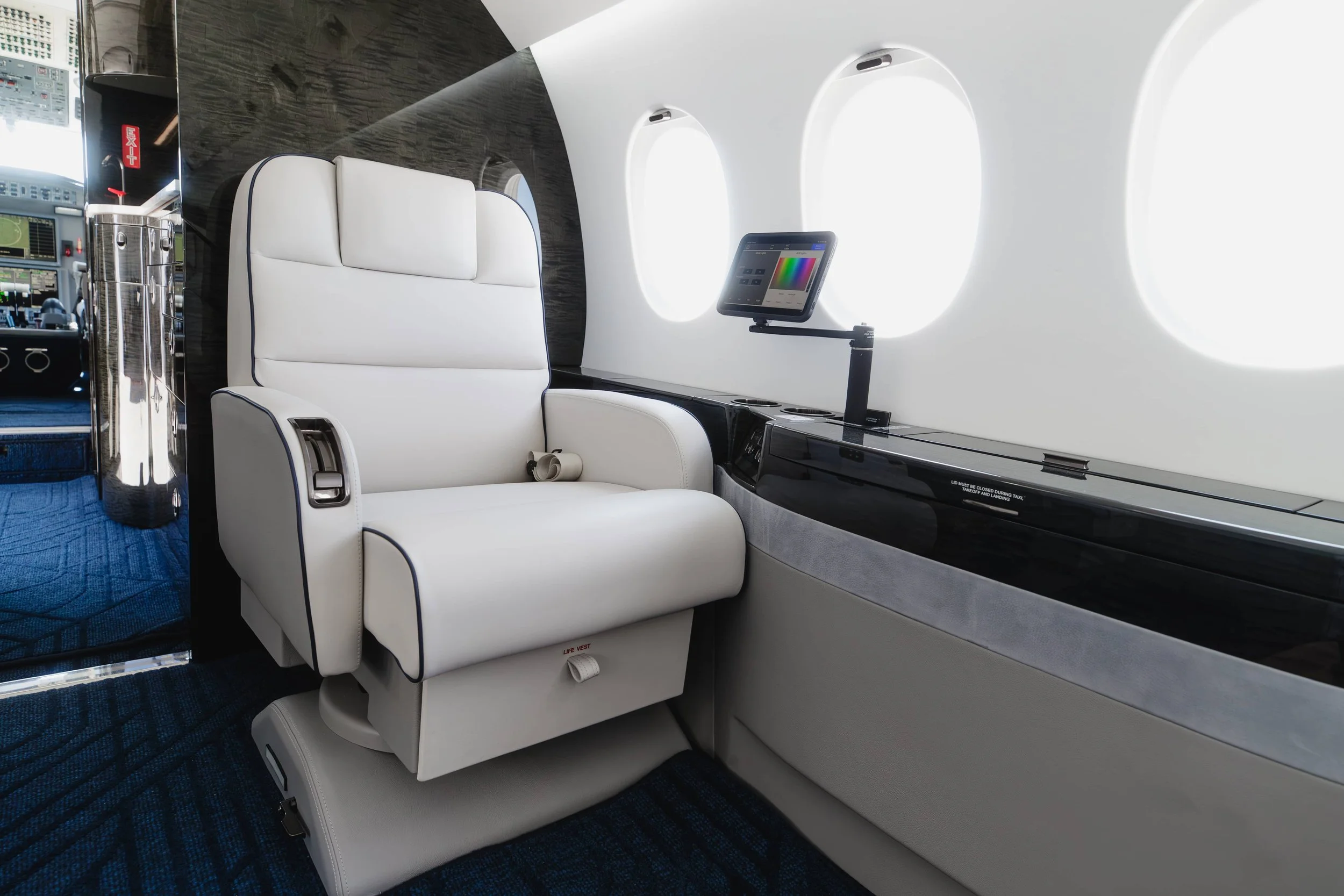 Falcon2000EXy_Interior_5.jpg