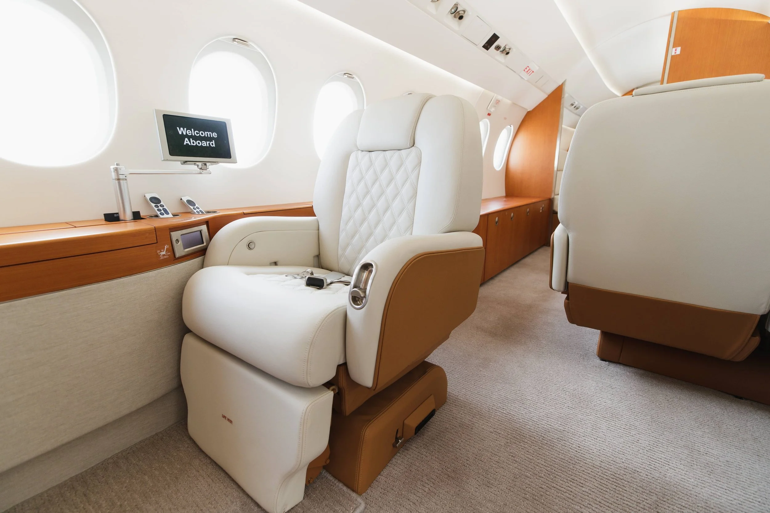 Falcon 900EXy-6.jpg