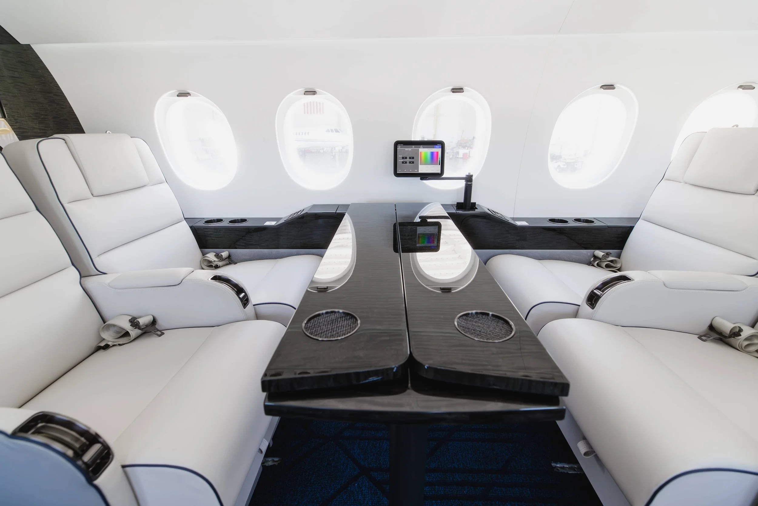Falcon2000EXy_Interior_11.jpg