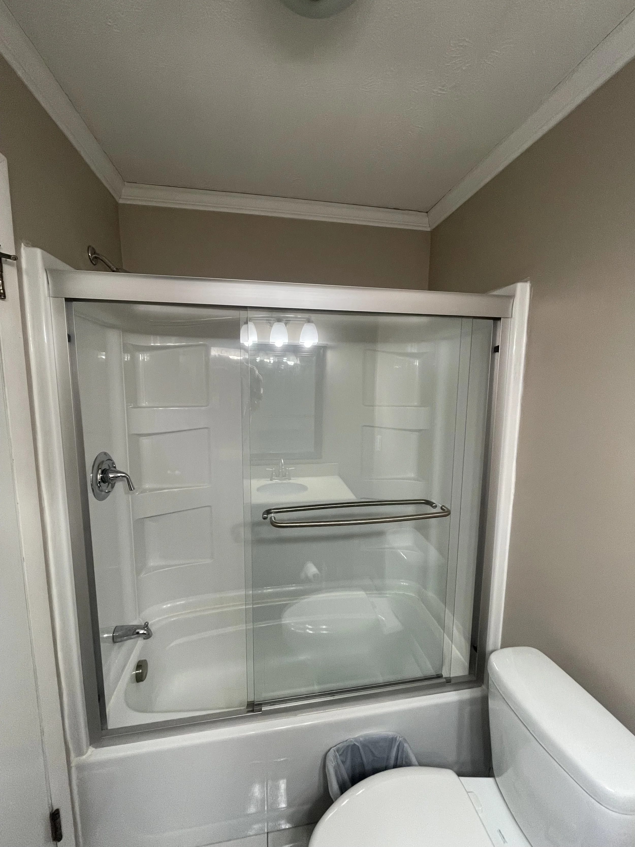 Dated tub surround with glass door Brecksville, Ohio