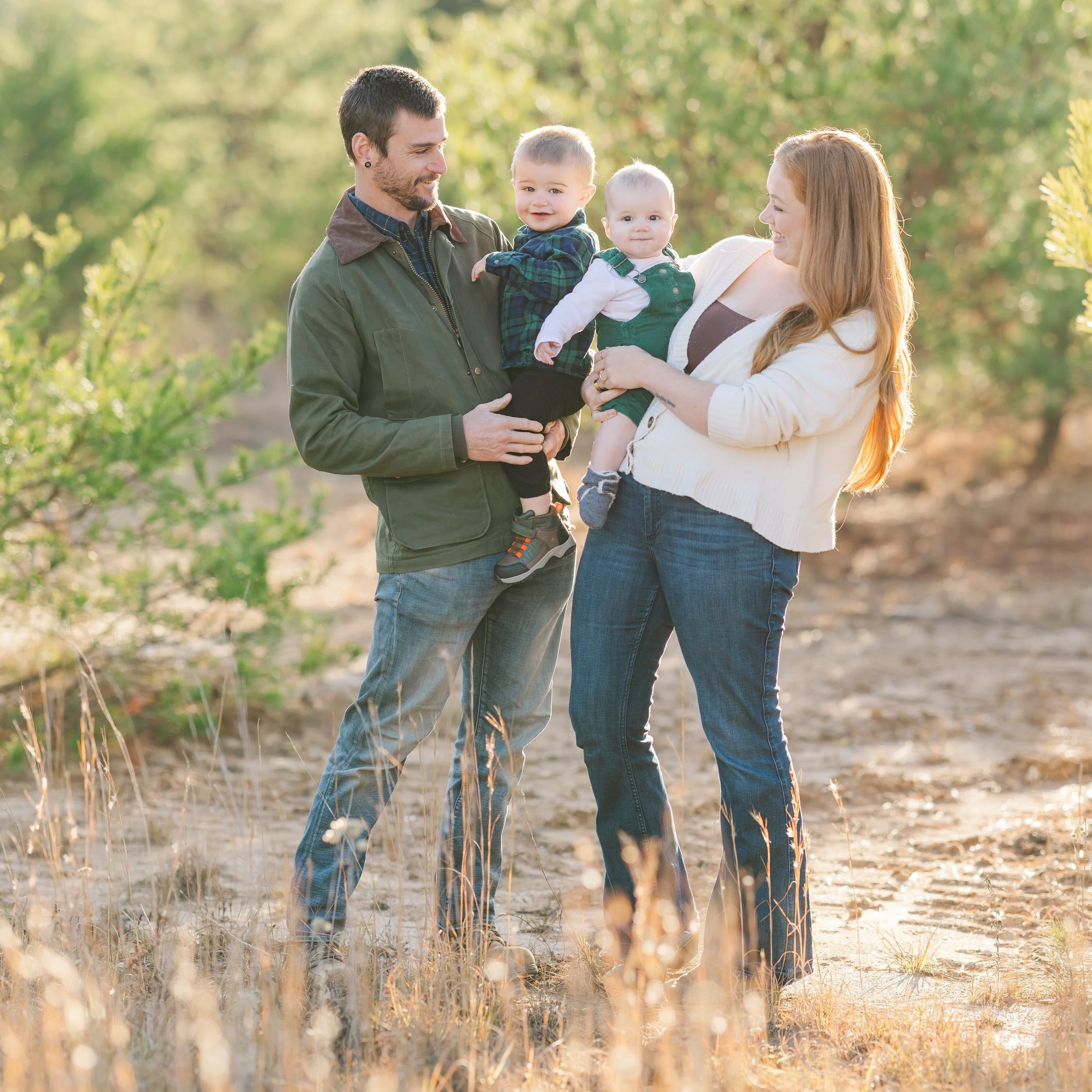 Family photos don&rsquo;t have to be complicated &mdash; just bring your favorite people, and we&rsquo;ll take care of the rest. 🍂📸

lutherstudios.com

#FamilyPhotography #FamilyPhotographer #FamilyPhotos #FamilyPortraits #FamilyPhotoSession