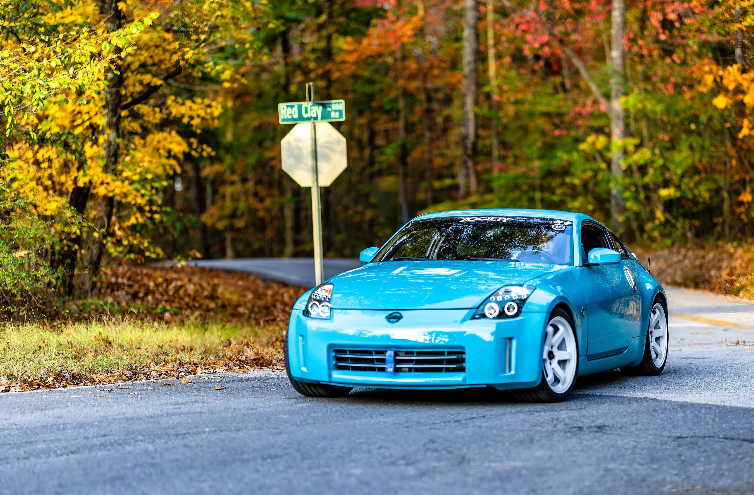 Punchy contrast against the autumn foliage. The air is getting a bit cooler in the mornings. Love this time of year
📸Luther Studios 

#carphotography #carsofinstagram #350z #zociety #fairladyz