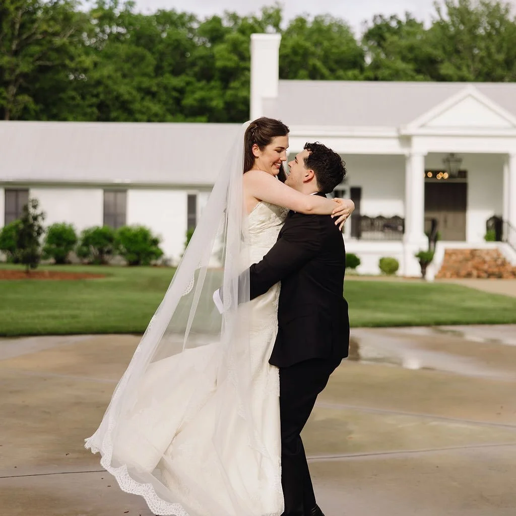 Your ceremony should feel like you. Here are 3 must-haves to make that moment unforgettable. 🕊️🤍
Photographer: @emilycole.jpg 
#WeddingPlanningMagic #FallWeddings2025 #LoveInTheDetails #RealWeddings #WeddingCoordination #Rentals #BirminghamAL #Al