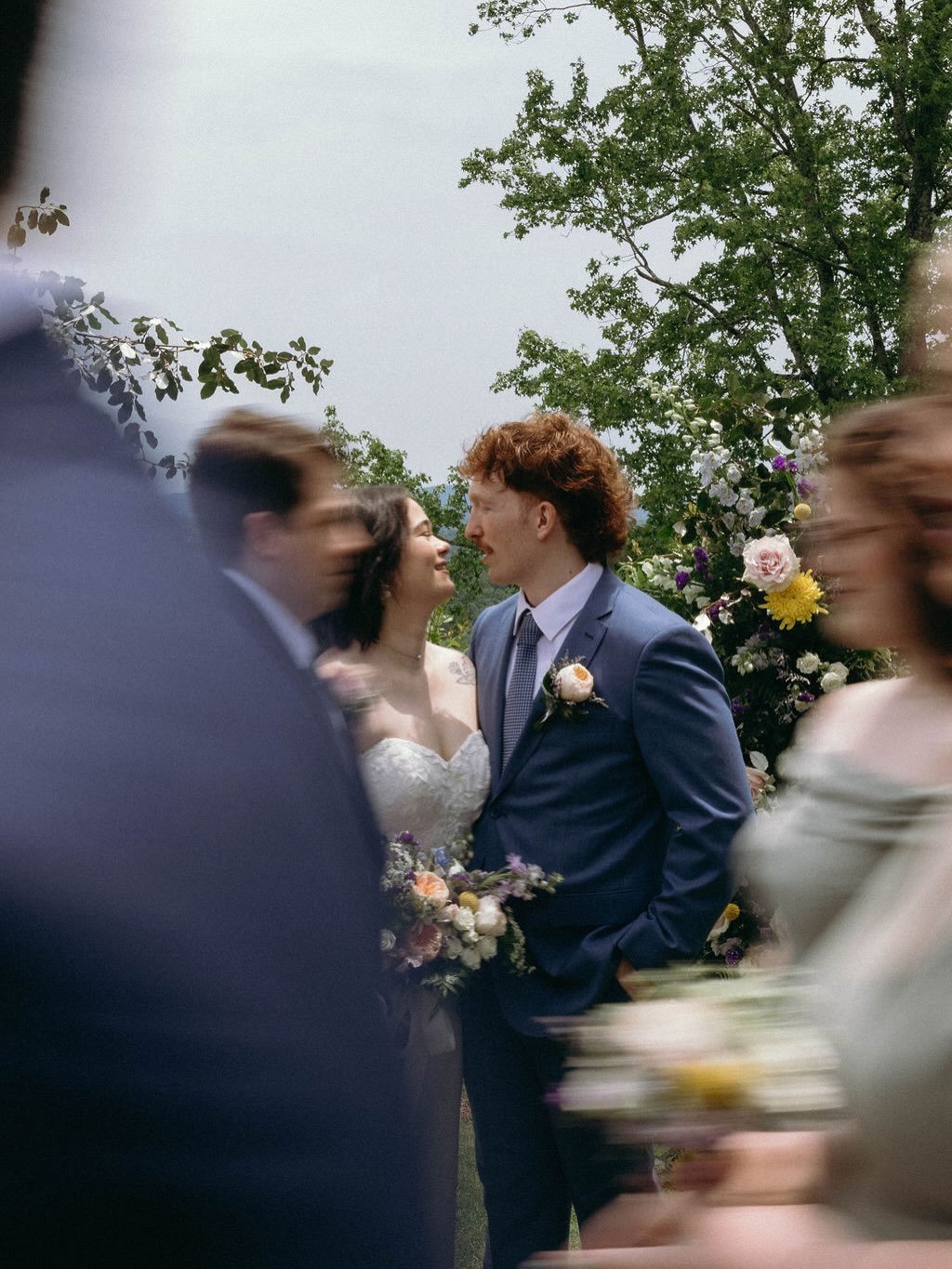 It matters most who stands by you on your wedding day&hellip; these are your people 🤍🕊️✨

Venue: @mountainviewgardens 
Planning &amp; Coordinating: @rootedandbloomco 
Photographer: @marleybobphotography 
Florals: @boxwoodandbows 
Catering: @theprop