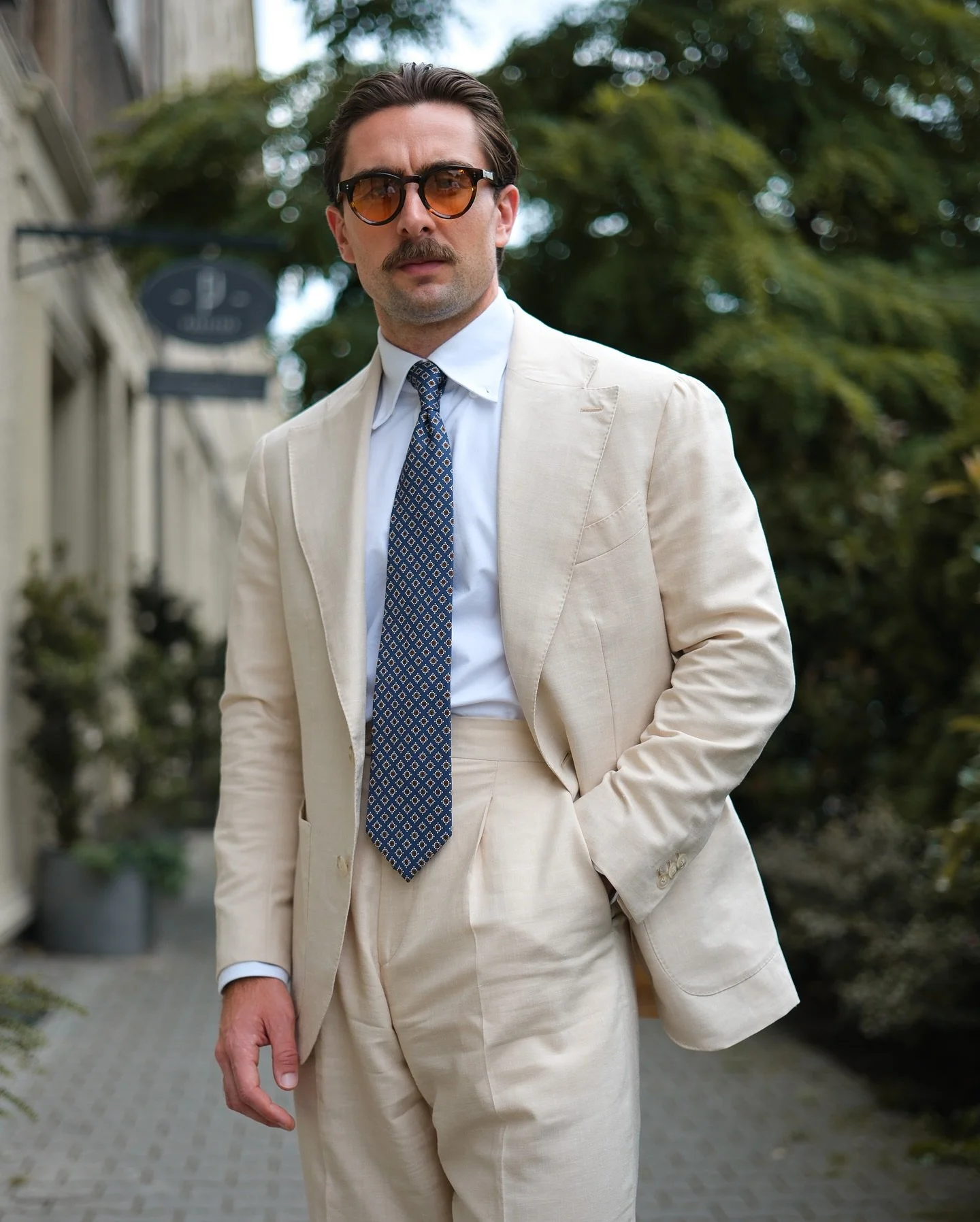 Days are getting shorter and colder, so I want to wear my cream summer suit a few more times before it&rsquo;s too cold. Paired with cream and white, the blue Medallion Silk Tie really stands out and adds a retro feel, but it still looks very serious
