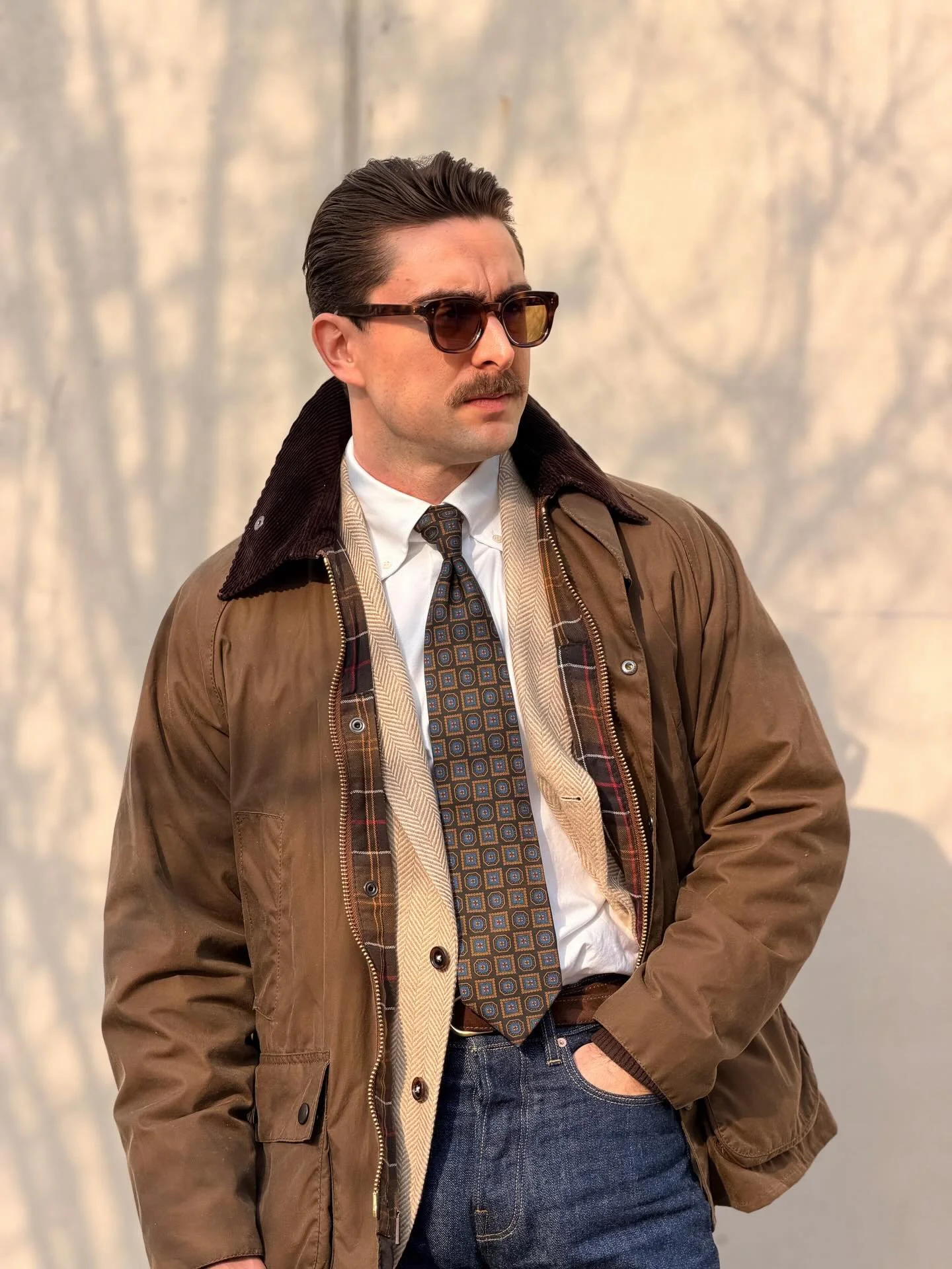 Transitional looks 🌱 Casual Tie 📸
.
Glasses:&nbsp;@bantonframeworks
Jacket: @barbour 
Sportcoat, Shirt &amp; Tie: @poszetkacom
Belt: @sartolane 
Jeans: @blackhorselane 
Loafers:&nbsp;@myrqvist 
Socks: @pedemeia_socks 
.
.
.
.
.
#barbour #barbourpeo