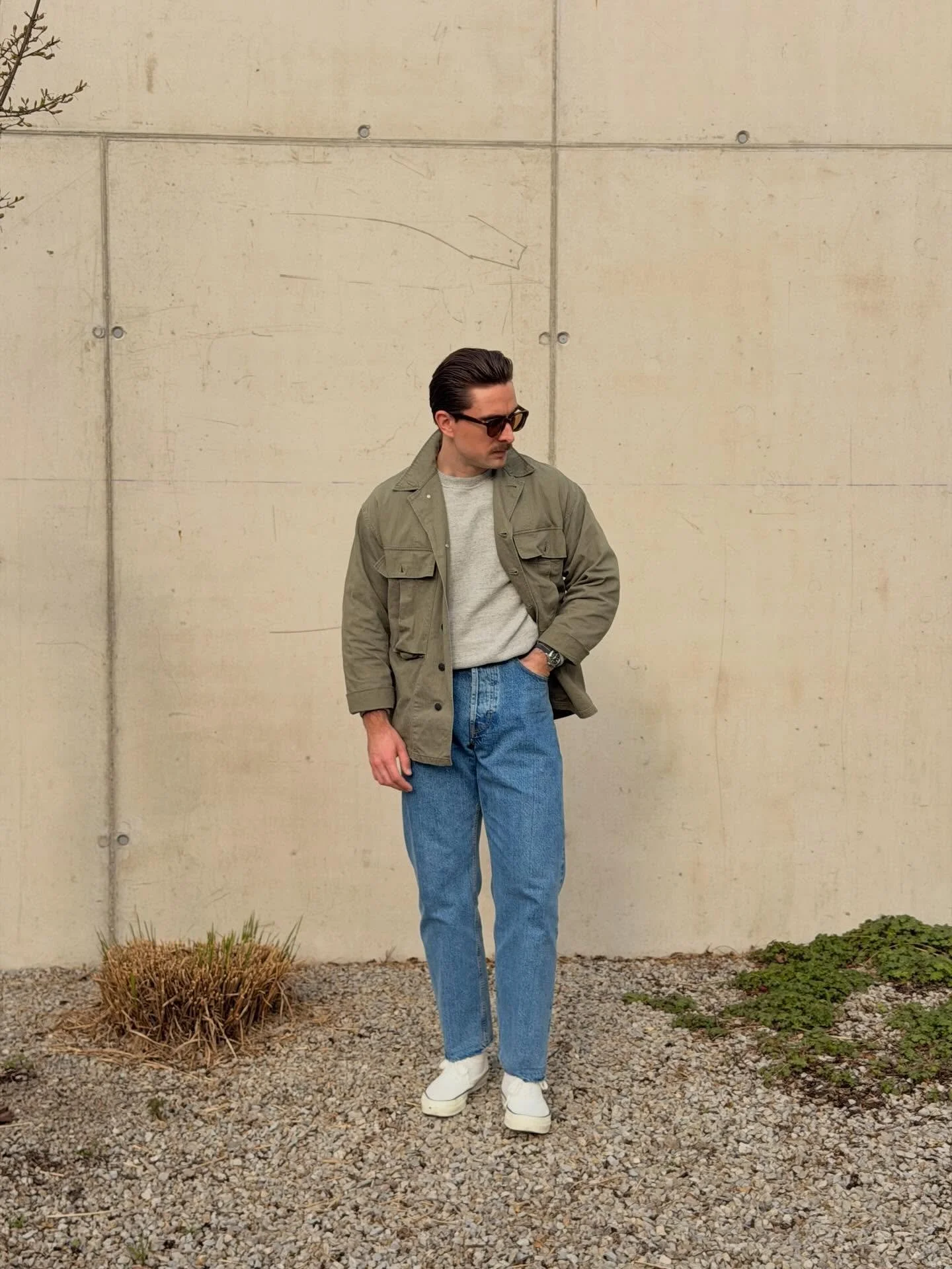 Spring looks 🌸 Right before the cold weather returned
.
Glasses:&nbsp;@bantonframeworks 
Overshirt: @orslow 
Sweatshirt: @allevol 
Jeans: @bergandberg 
Sneakers:&nbsp;@asahishoes 
Watch: @sericawatches 
.
.
.
.
.
#bergandberg #orslow #asahideck #arm