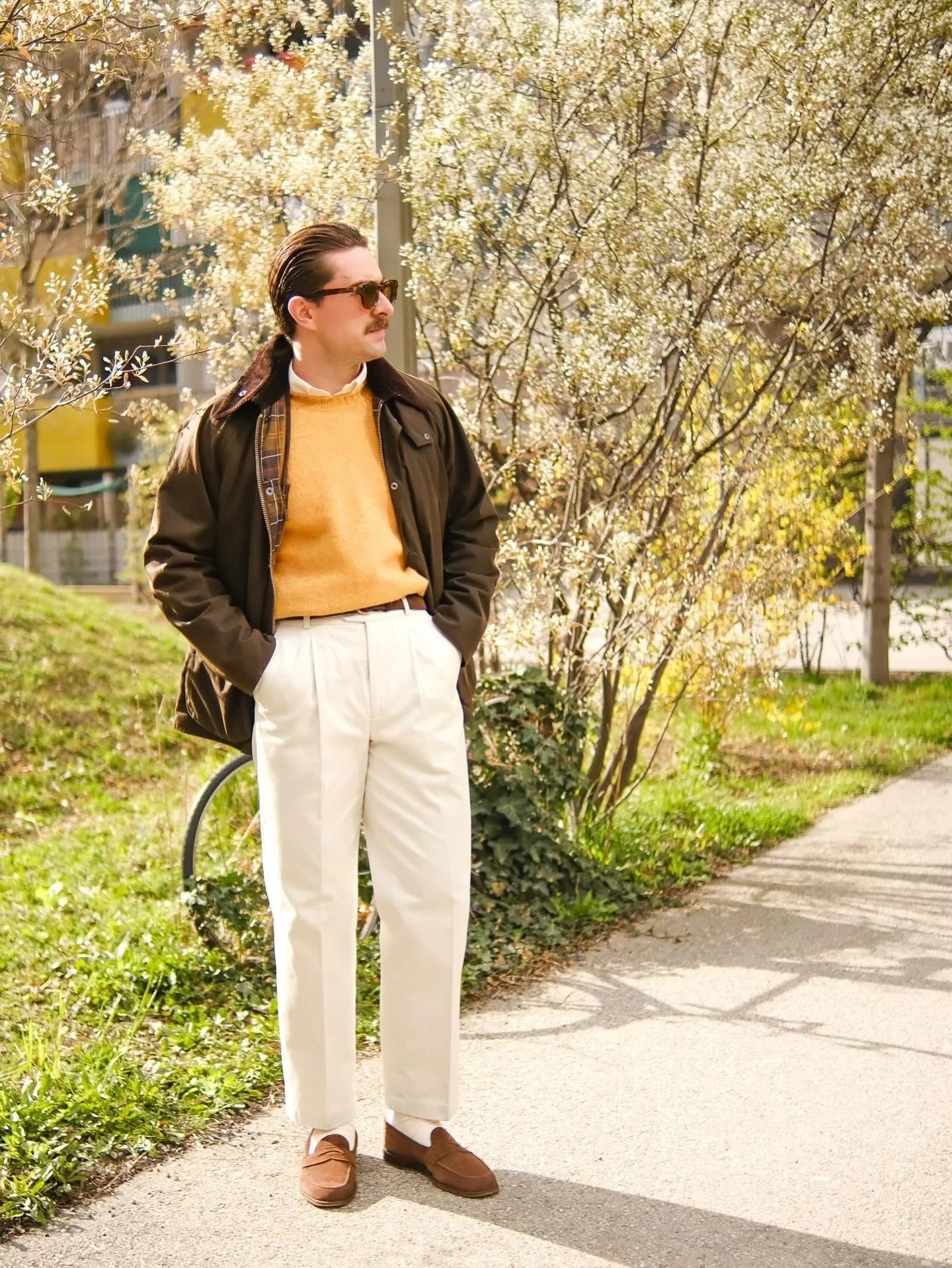 Speing looks 🌸 Still cold 📸
.
Glasses:&nbsp;@bantonframeworks 
Jacket:&nbsp;@barbour
Sweater: @jamiesonsofshetland 
Shirt:&nbsp;@poszetkacom 
Belt:&nbsp;@sartolane
Trousers:&nbsp;@poszetkacom 
Socks:&nbsp;@pedemeia_socks
Loafers:&nbsp;@aldenshoeco 