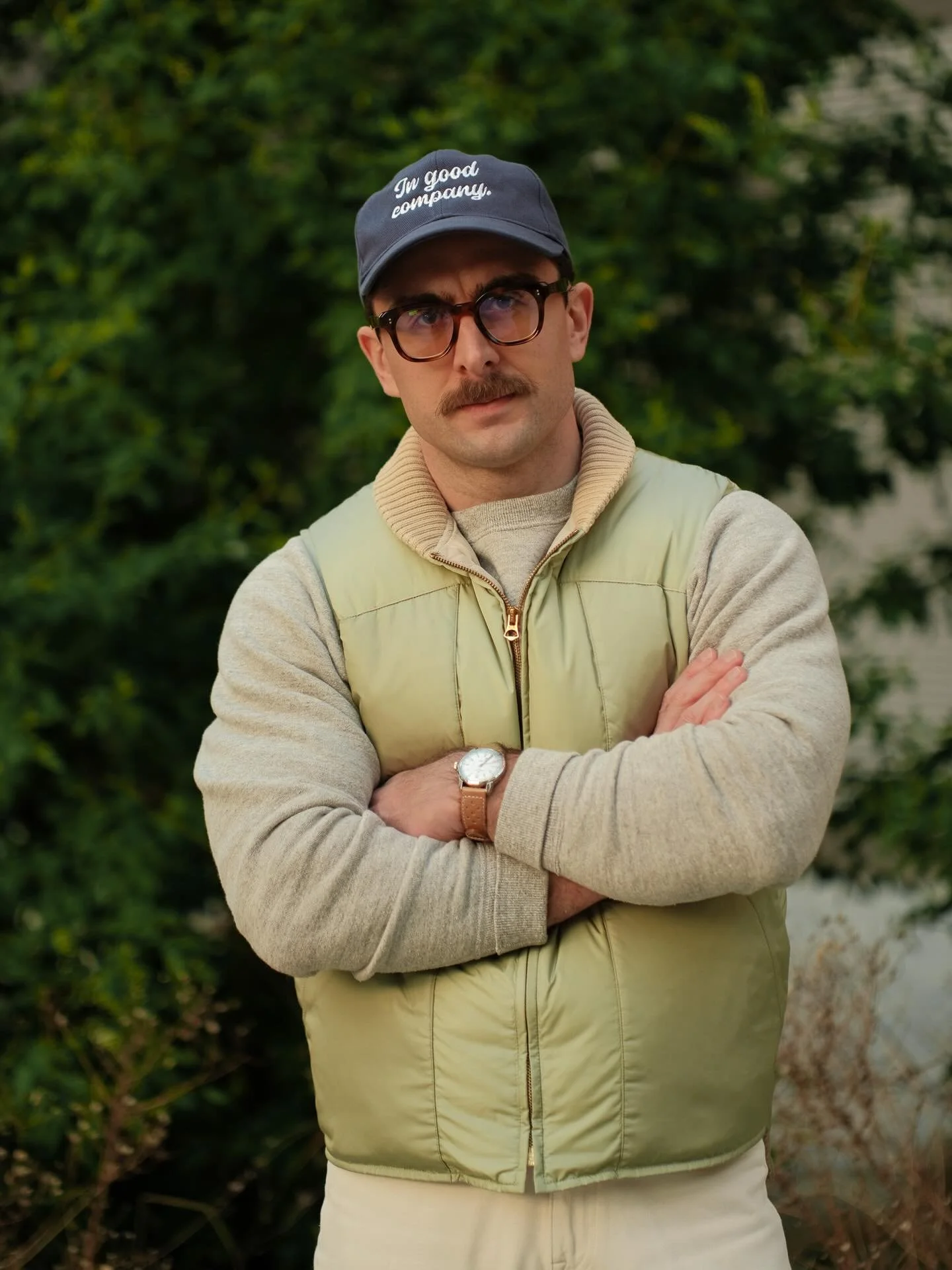 Spring looks 🌸 Happy Easter!🐣
.
Cap: @poszetkacom 
Glasses:&nbsp;@bantonframeworks 
Vest: @fortela_ 
Sweatshirt: @allevol 
Jeans: @ateliersdenimes  DN.10
Socks:&nbsp;@pedemeia_socks
Loafers:&nbsp;@aldenshoeco 
Watch:&nbsp;@breitling 
Tote bag: @sar