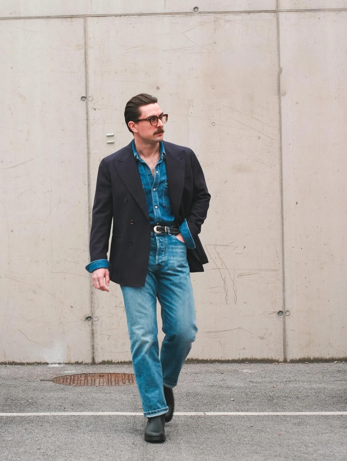 Spring looks 🌸 Channeling my inner cowboy
.
Glasses:&nbsp;@bantonframeworks 
Blazer: @poszetkacom 
Shirt: @fortela_ 
Belt: @mancini_1979 
Jeans: @bergandberg 
Boots:&nbsp;@labottegardiane 
.
.
.
.
.
#fortela #bergandberg #labottegardiane #poszetka #