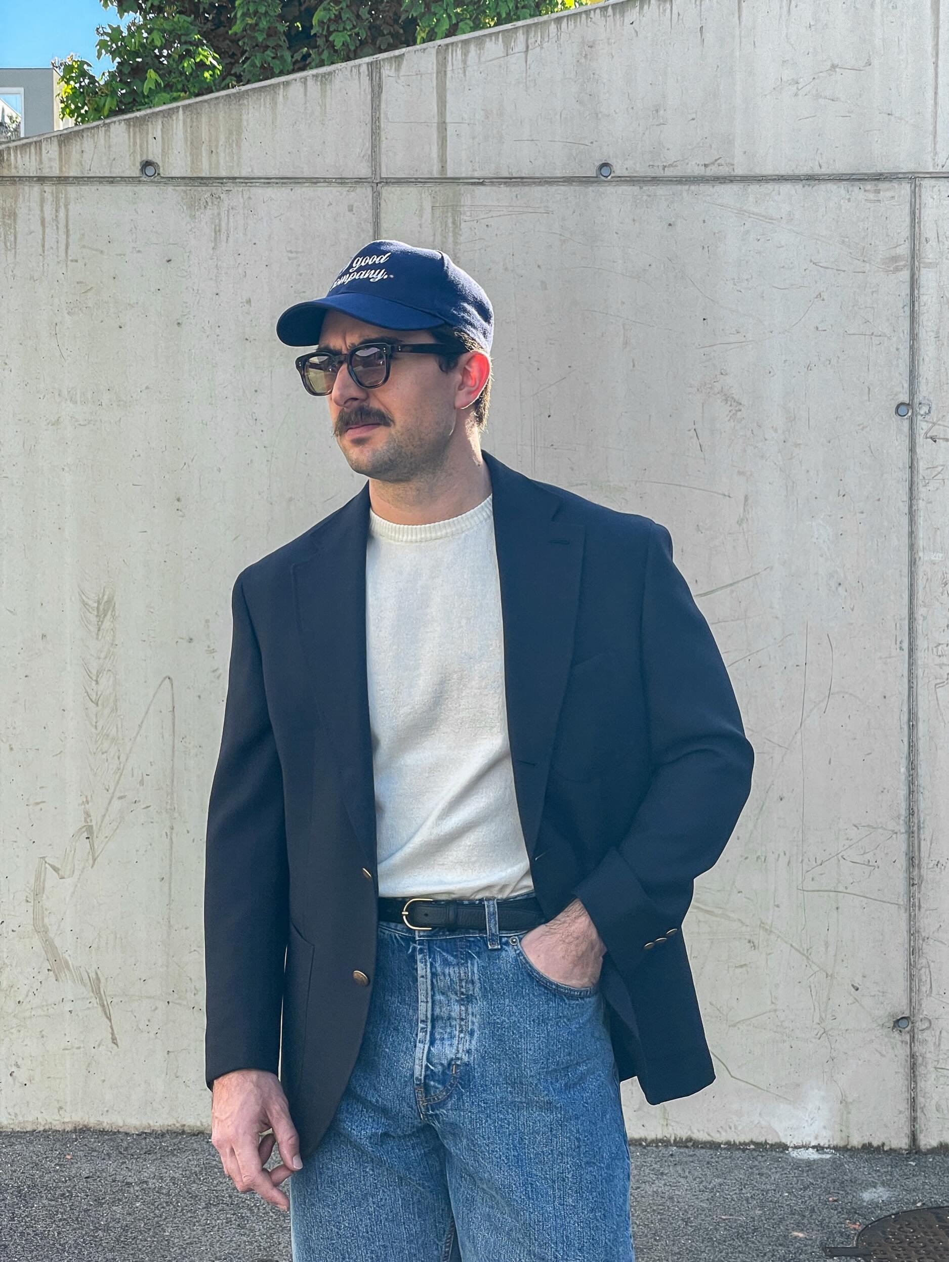 Spring looks 🌸 As simple as it gets. 📸
.
Cap: @poszetkacom
Glasses:&nbsp;@bantonframeworks 
Sportcoat &amp; T-Shirt: @poszetkacom 
Belt:&nbsp;@sartolane
Jeans: @bergandberg
Socks:&nbsp;@pedemeia_socks
Loafers:&nbsp;@myrqvist 
Fragrance:&nbsp;@dipty