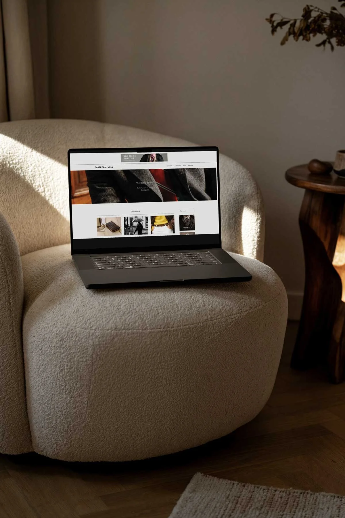 Display Advertising on Outfit Narrative on computer