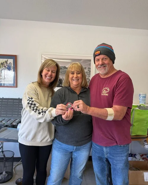 Rick and Cathy Suitor receiving the Glen Helen Challenge Coin