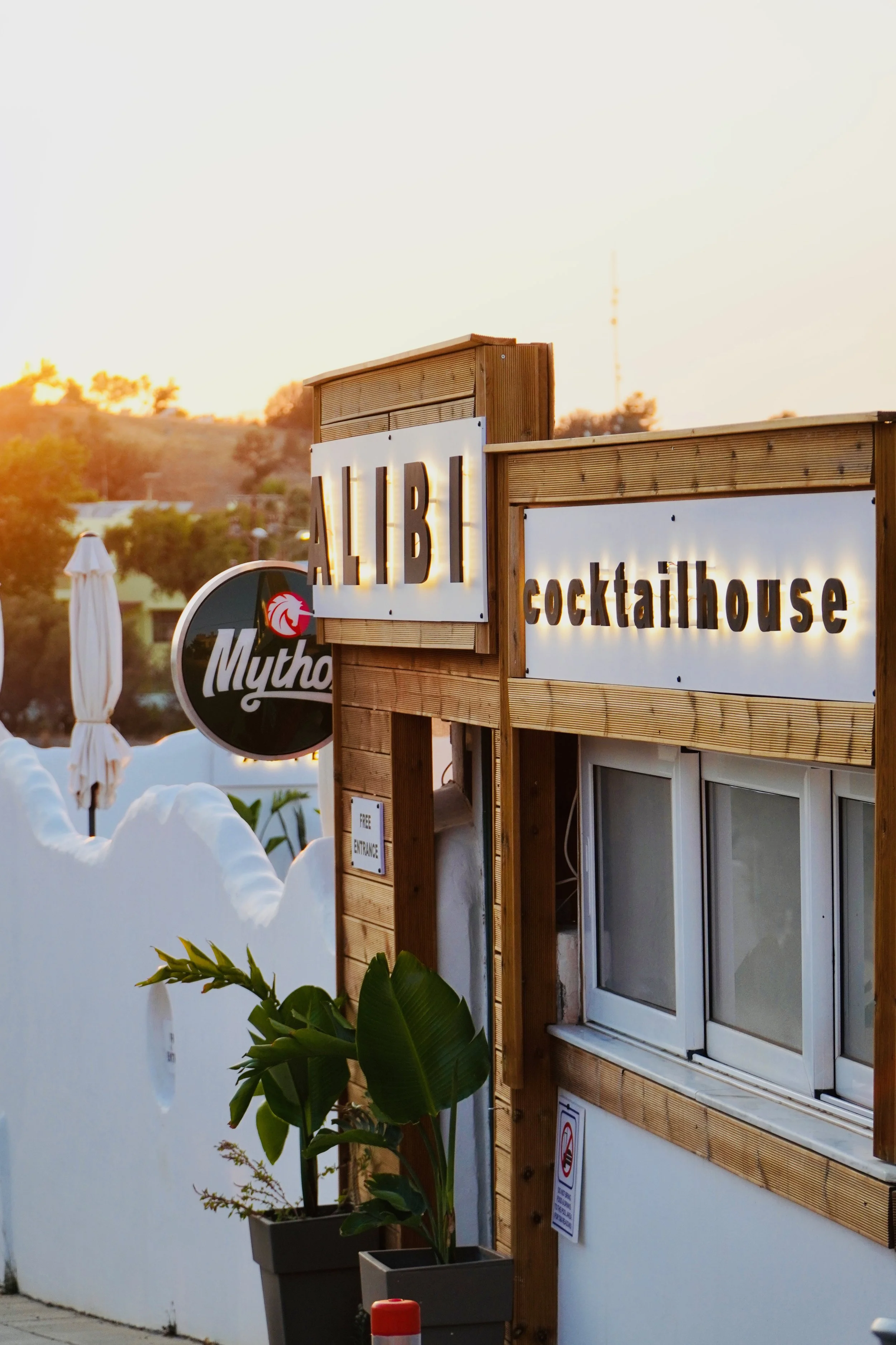 Discover our charming Hersonissos apartments. Stunning views, cozy stays, and the perfect Greek holiday. Book your unforgettable getaway today!