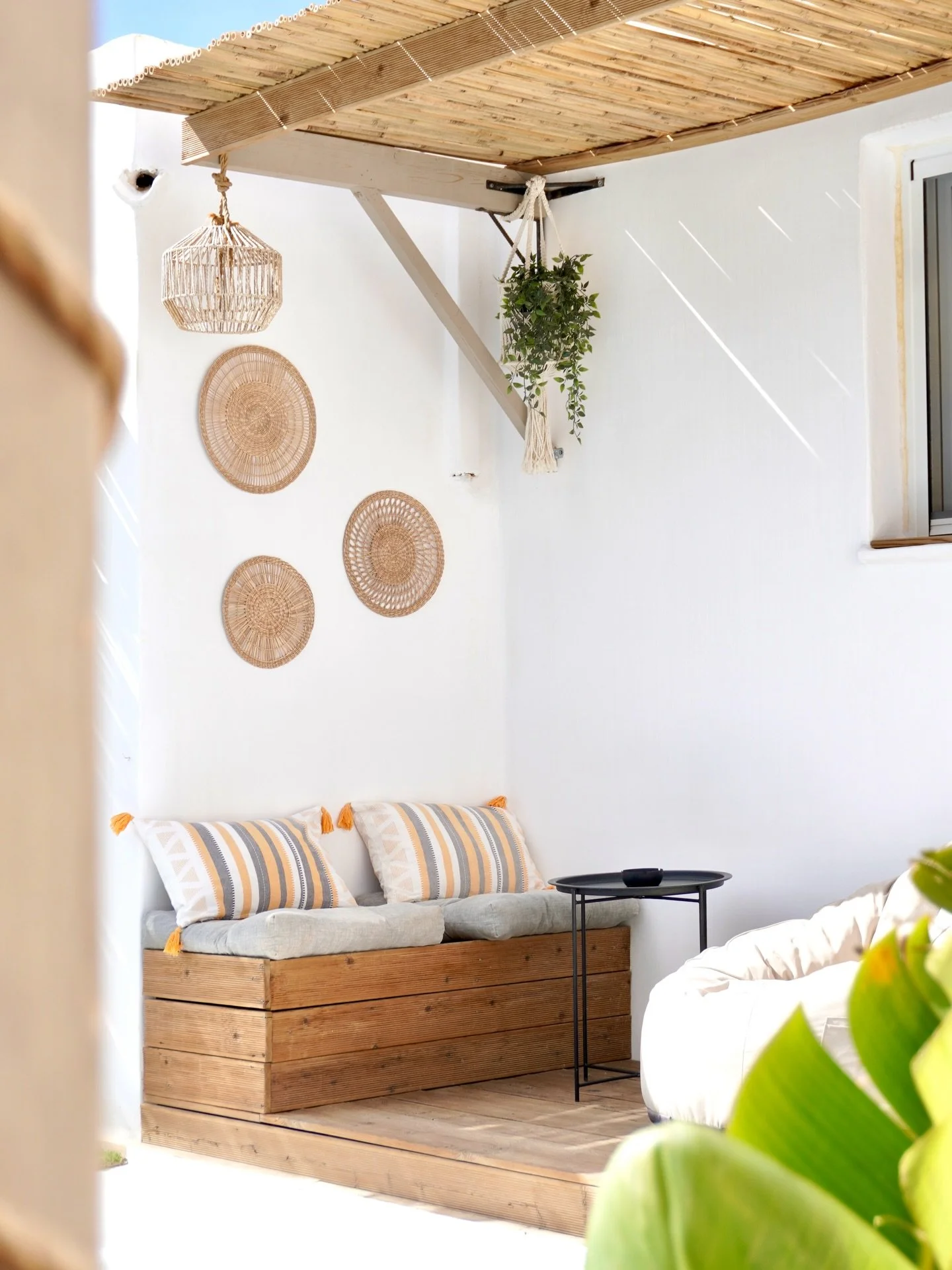 Sunlit corners, slow mornings, and cocktails waiting 🍸✨
Welcome to Alibi Cocktail House &mdash; where stylish vibes meet cozy apartment living located in Hersonissos 📍

📸 @inspiredbymase 

#Hersonissos #CreteLife #StayAndSip #GreekSummer #Boutique