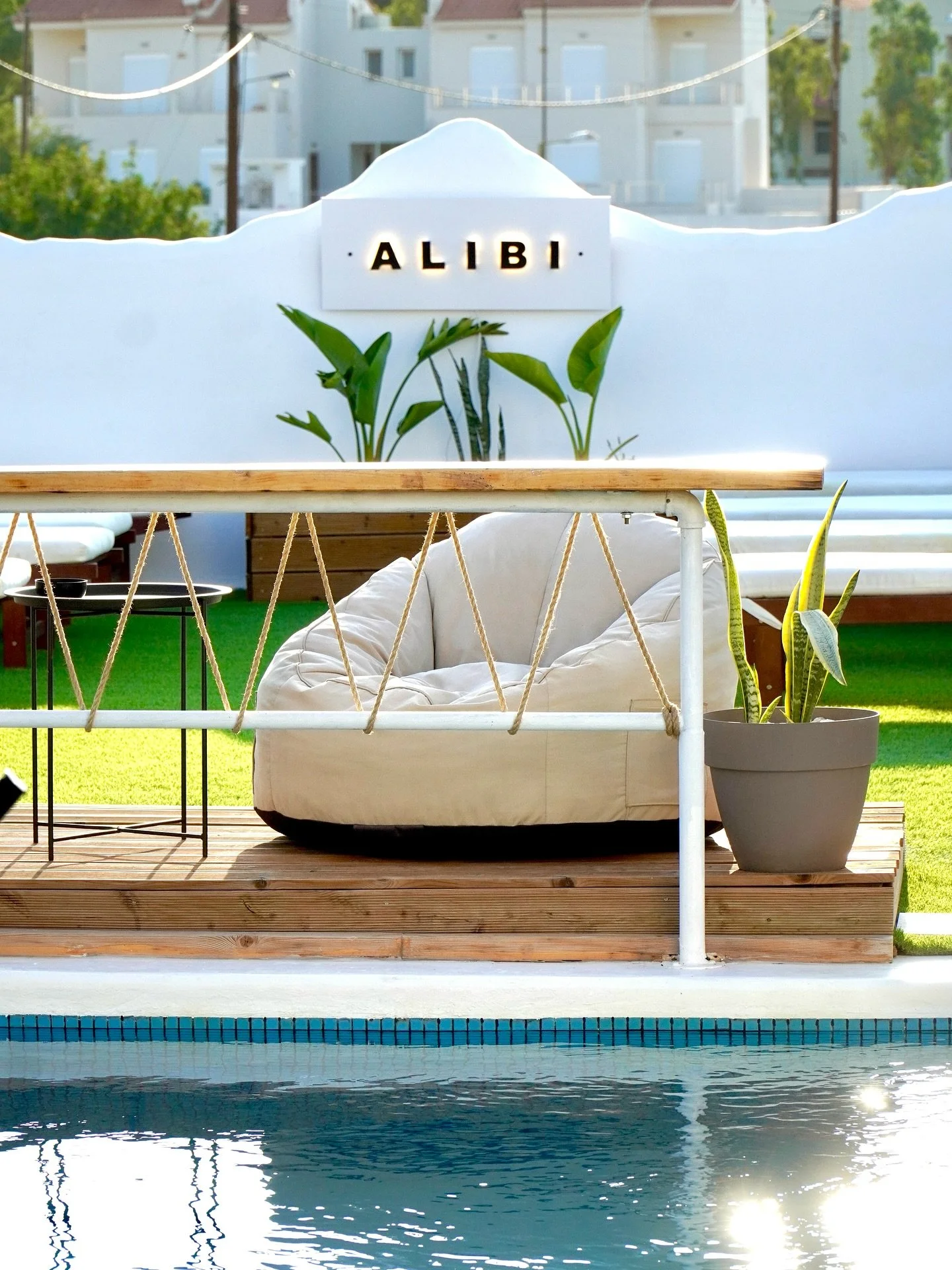 Steps away from Koutouloufari, and worlds away from ordinary 🌴 Sun, cocktails &amp; pool vibes only at Alibi Cocktail House! 🍹
#koutouloufari #piskopiano #hersonissos #crete