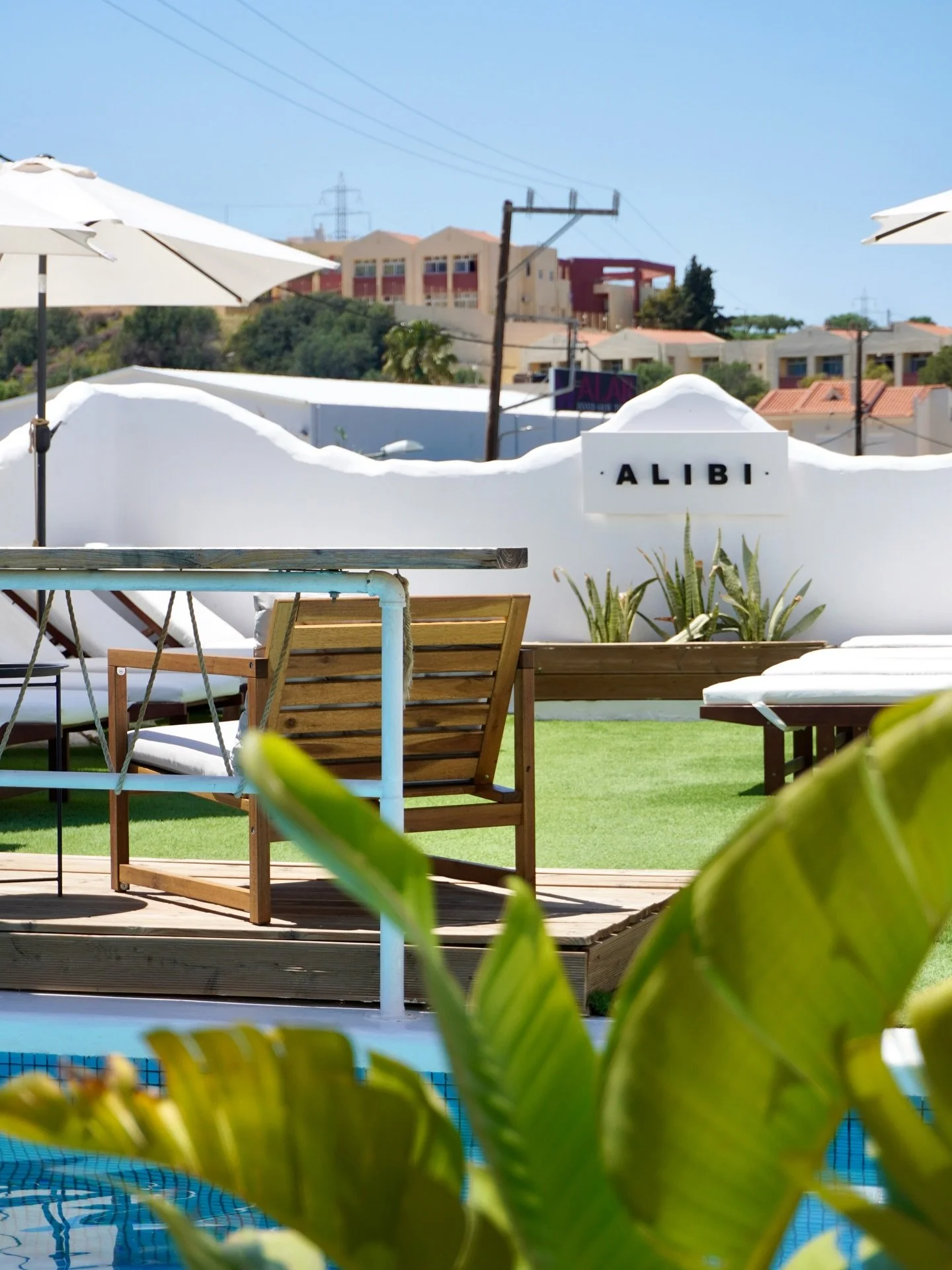 ✨ Your little escape in the heart of Hersonissos📍 Alibi Cocktail House

#hersonissos #chersonissos #crete #poolbar