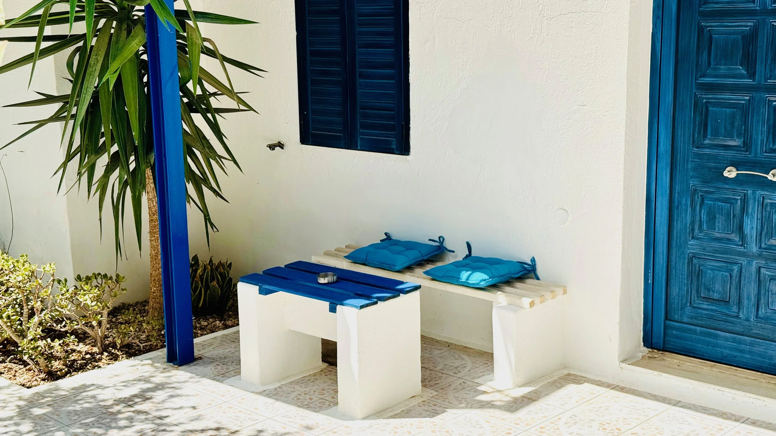 Discover our charming Hersonissos apartments. Stunning views, cozy stays, and the perfect Greek holiday. Book your unforgettable getaway today!