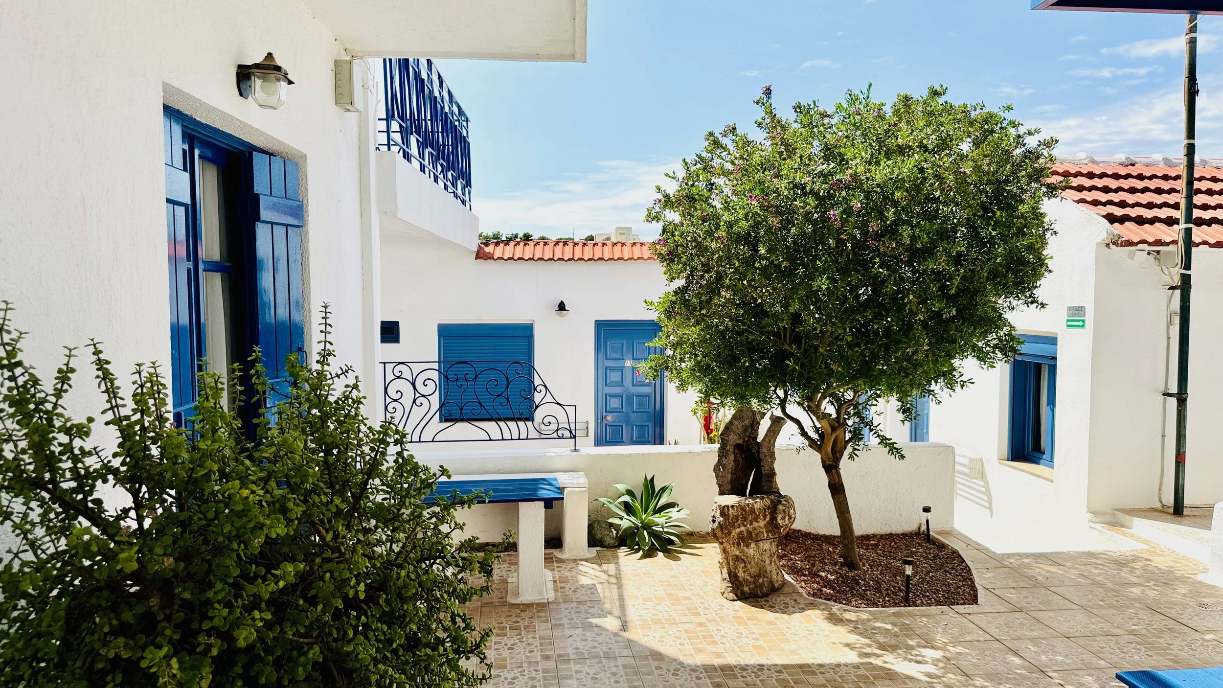 Discover our charming Hersonissos apartments. Stunning views, cozy stays, and the perfect Greek holiday. Book your unforgettable getaway today!