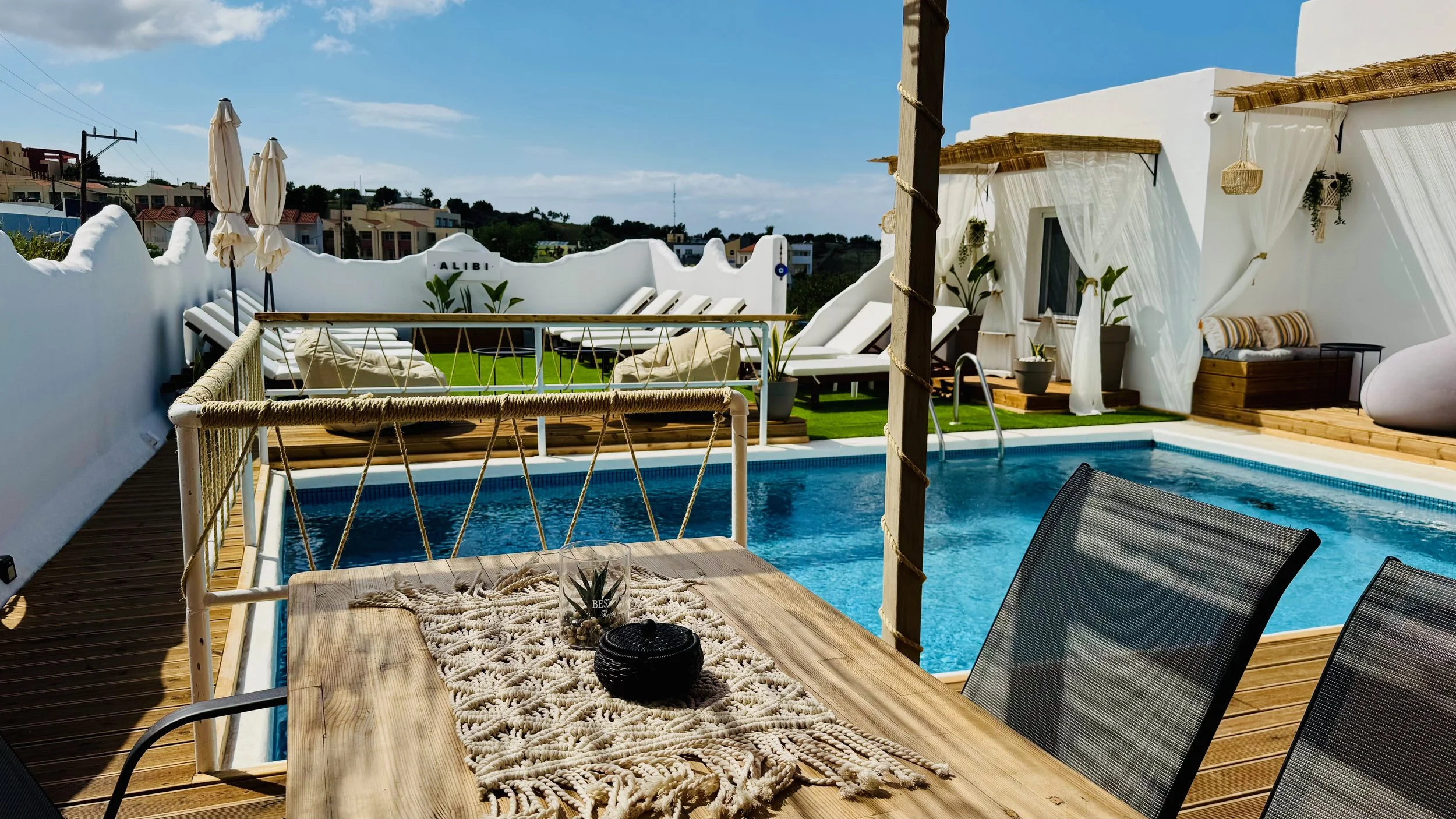 Discover our charming Hersonissos apartments. Stunning views, cozy stays, and the perfect Greek holiday. Book your unforgettable getaway today!