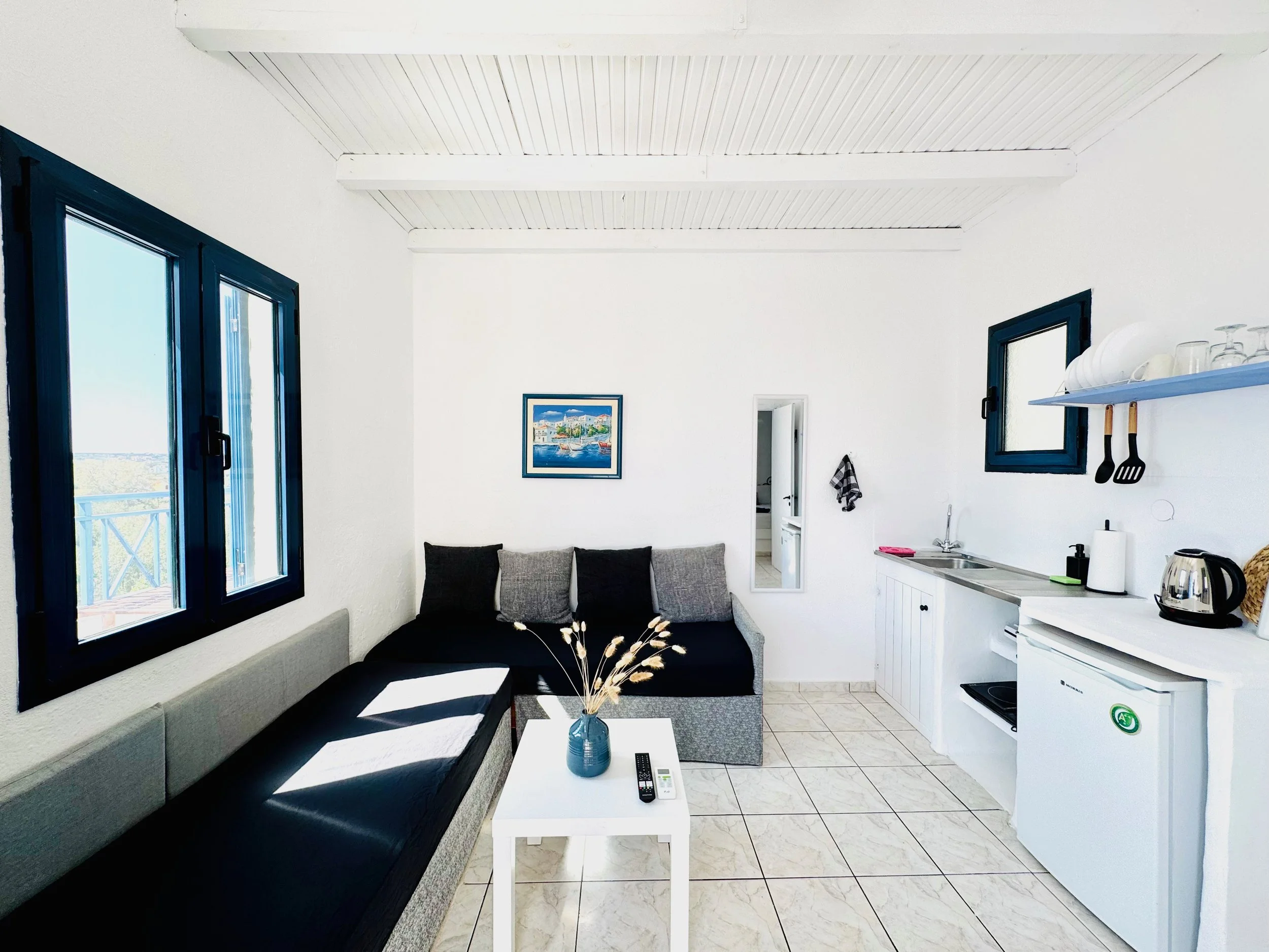 Discover our charming Hersonissos apartments. Stunning views, cozy stays, and the perfect Greek holiday. Book your unforgettable getaway today!