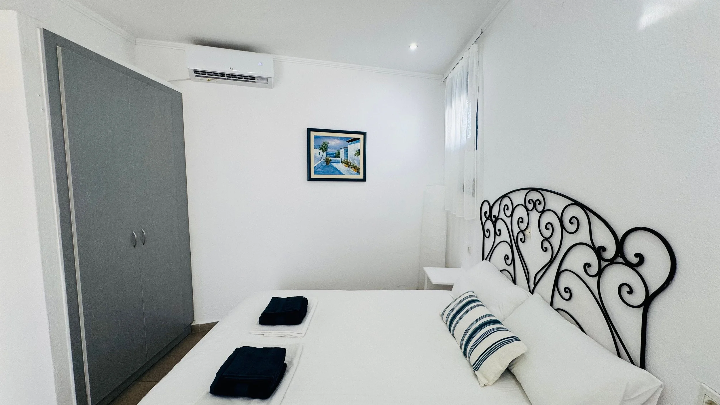 Discover our charming Hersonissos apartments. Stunning views, cozy stays, and the perfect Greek holiday. Book your unforgettable getaway today!