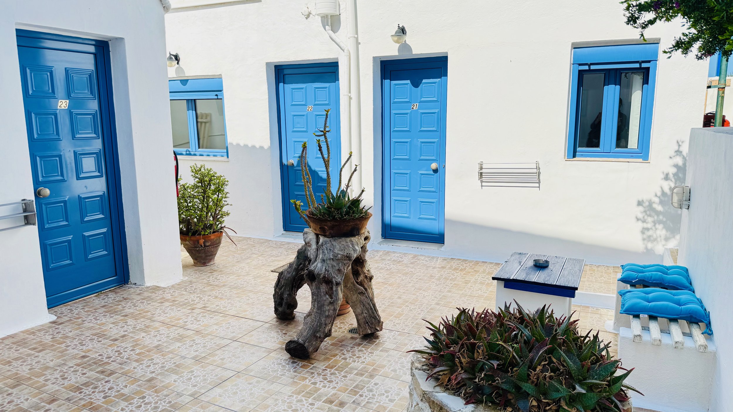 Discover our charming Hersonissos apartments. Stunning views, cozy stays, and the perfect Greek holiday. Book your unforgettable getaway today!