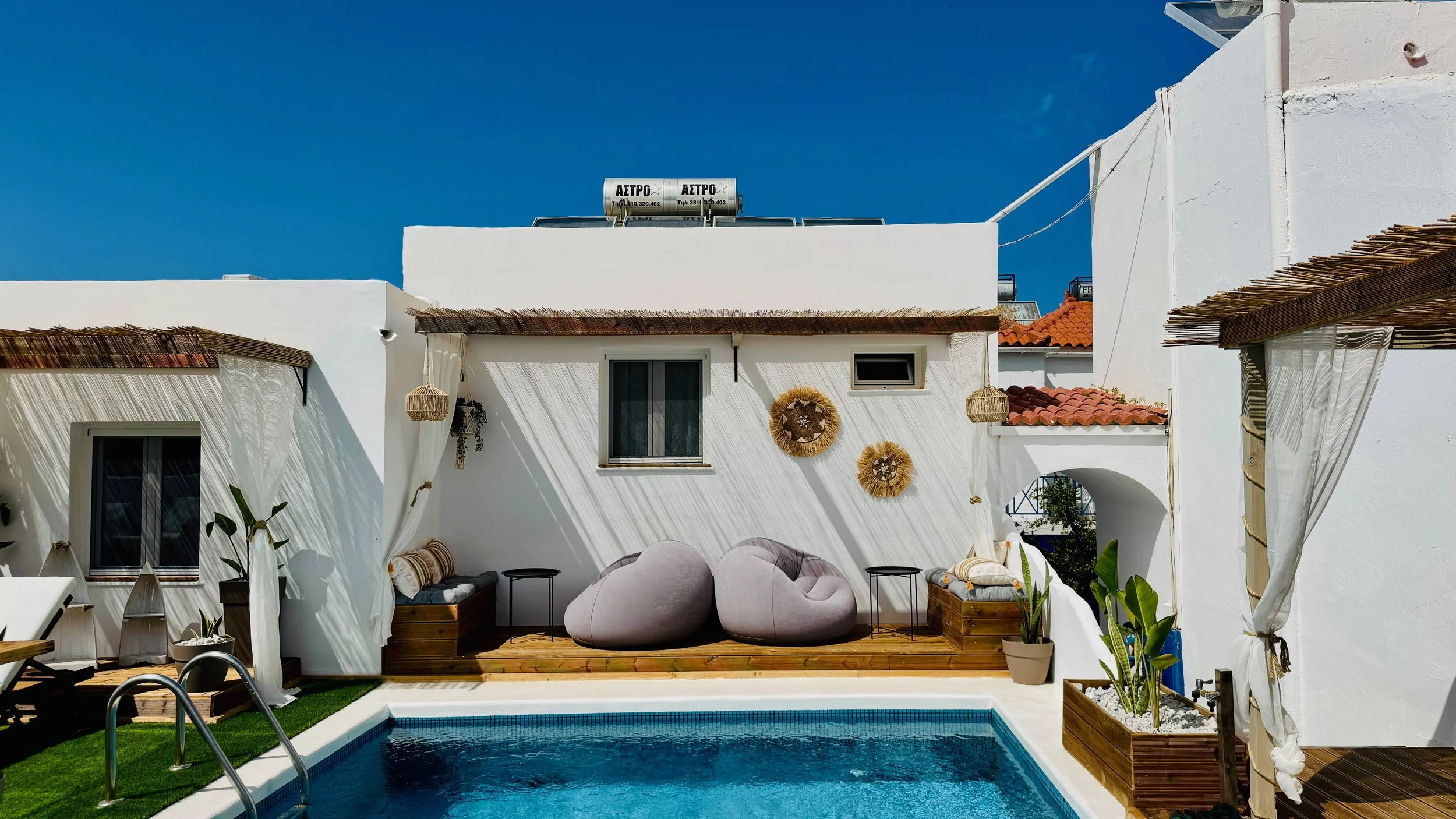 Discover our charming Hersonissos apartments. Stunning views, cozy stays, and the perfect Greek holiday. Book your unforgettable getaway today!