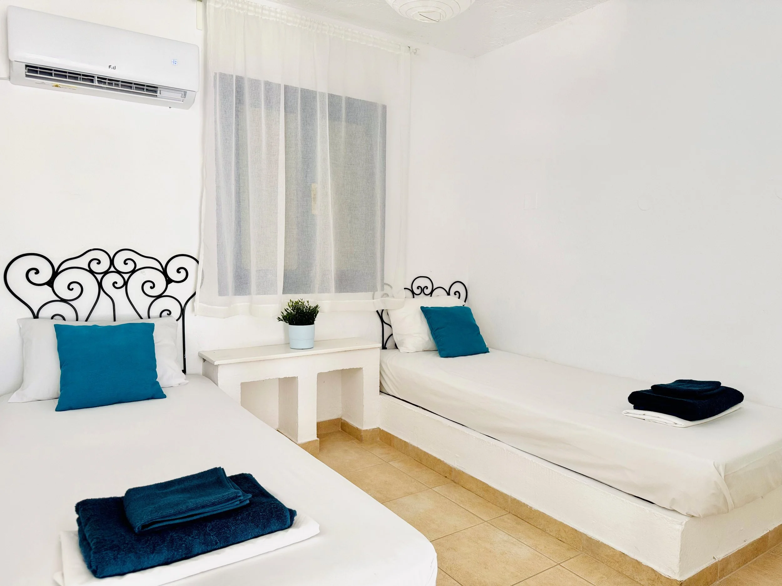 Discover our charming Hersonissos apartments. Stunning views, cozy stays, and the perfect Greek holiday. Book your unforgettable getaway today!