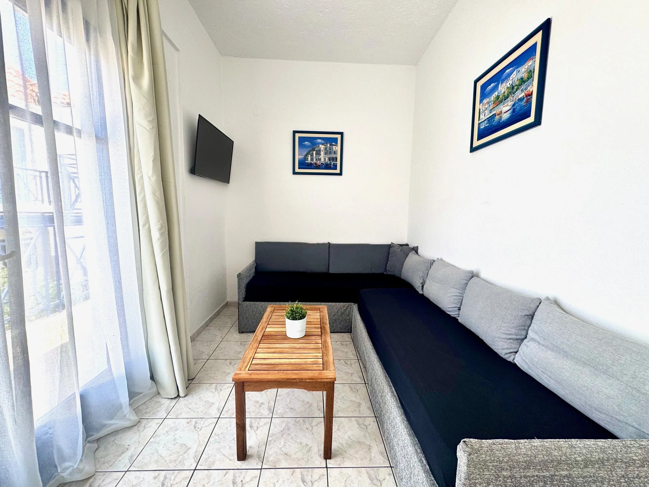 Discover our charming Hersonissos apartments. Stunning views, cozy stays, and the perfect Greek holiday. Book your unforgettable getaway today!