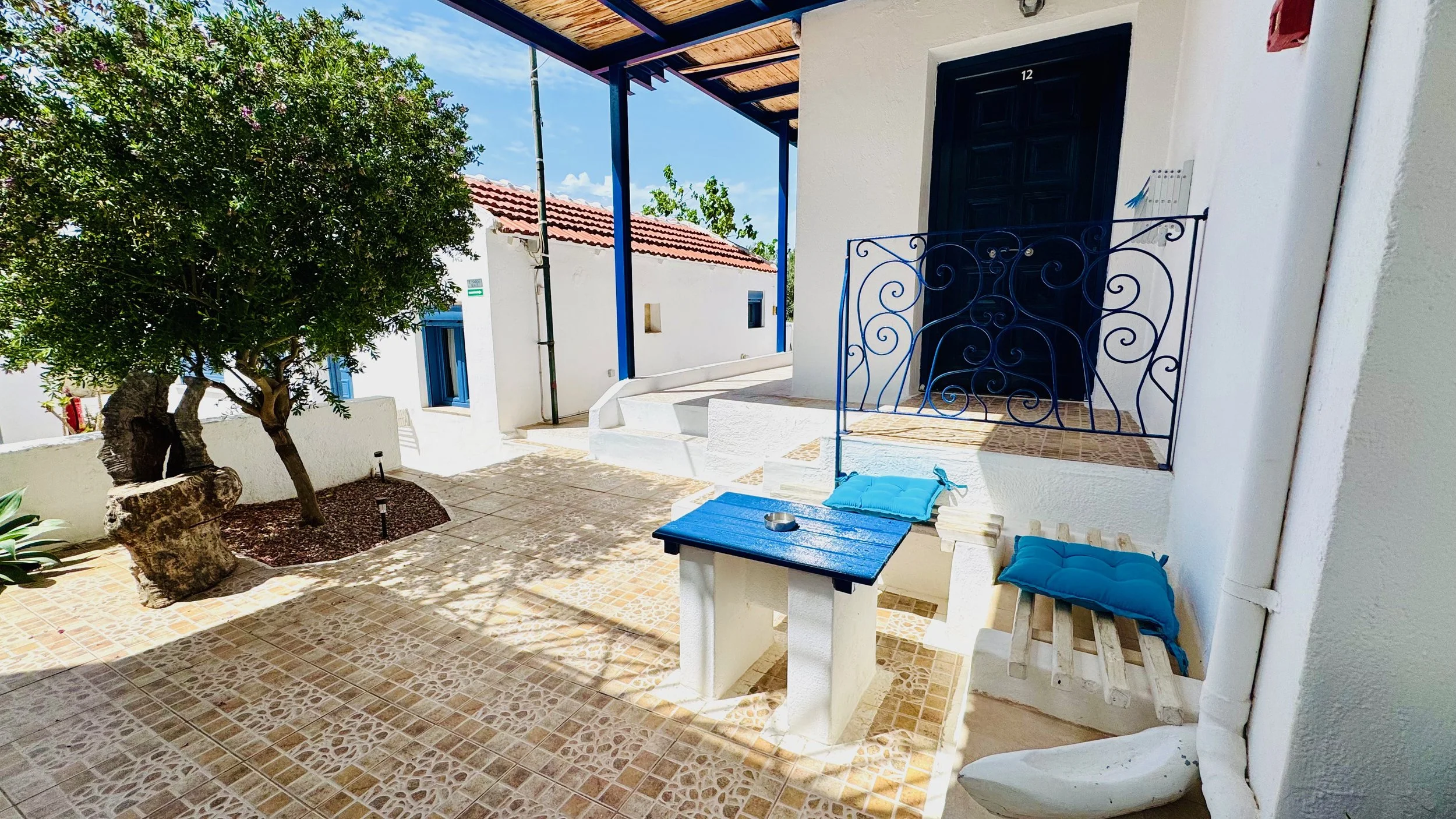 Discover our charming Hersonissos apartments. Stunning views, cozy stays, and the perfect Greek holiday. Book your unforgettable getaway today!