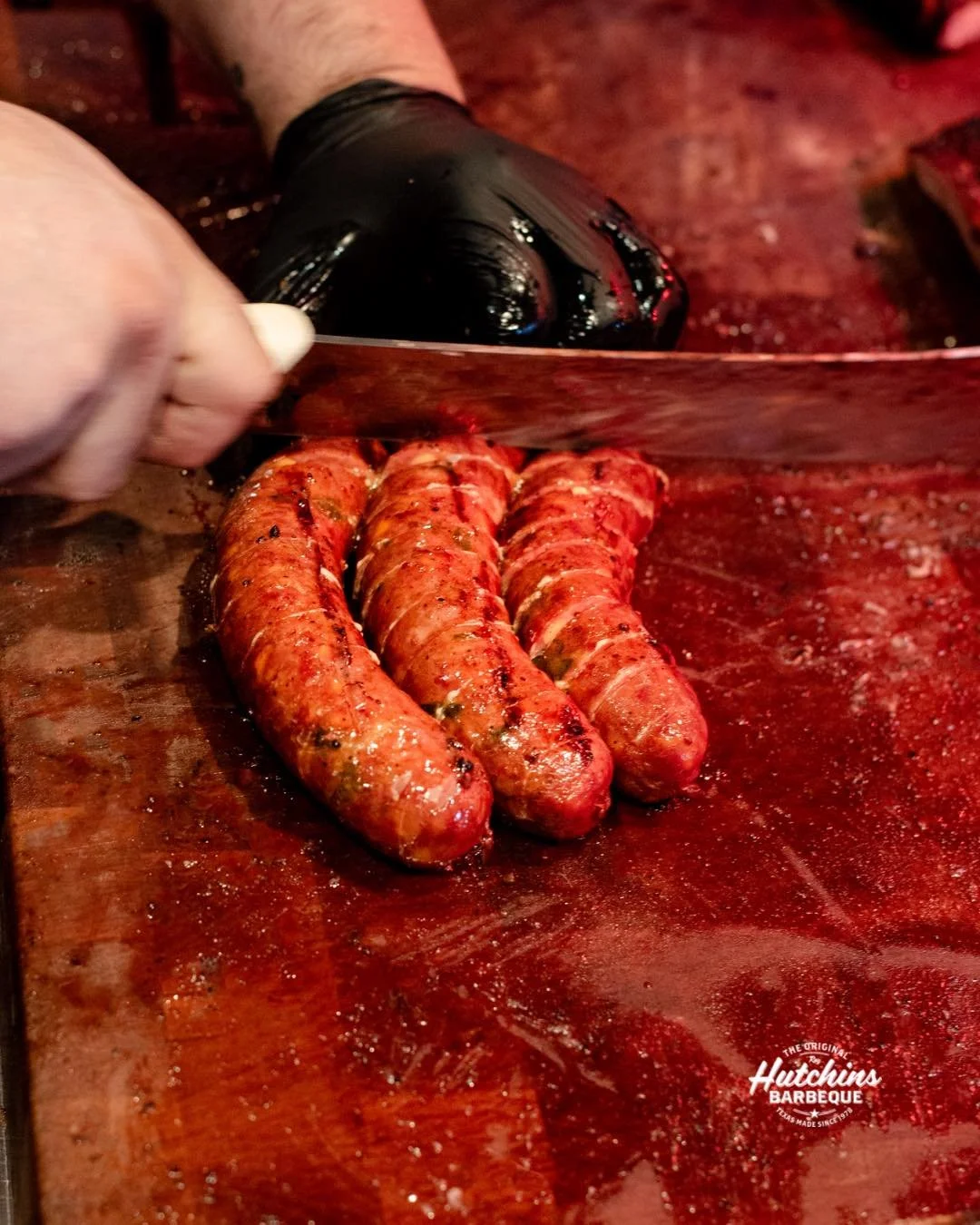 Let’s (Sausage) Link up at 📍Roy Hutchins BBQ
Our house-made sausage is ready to complete your Texas BBQ experience 🙌
🔥Original Sausage
🔥Jalapeño Cheddar Sausage
 📍3000 TX-114, TROPHY CLUB, TX
Perfect for any event! Contact our D