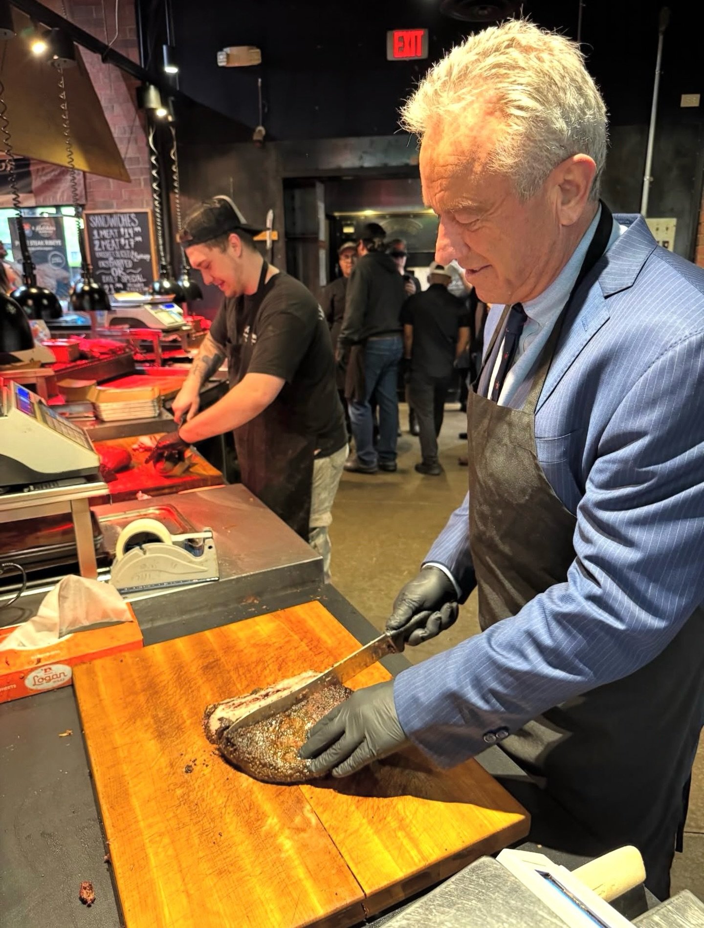 Look who crashed the BBQ party in Trophy Club 🔪🔥 Meat Cutter in training @seckennedy