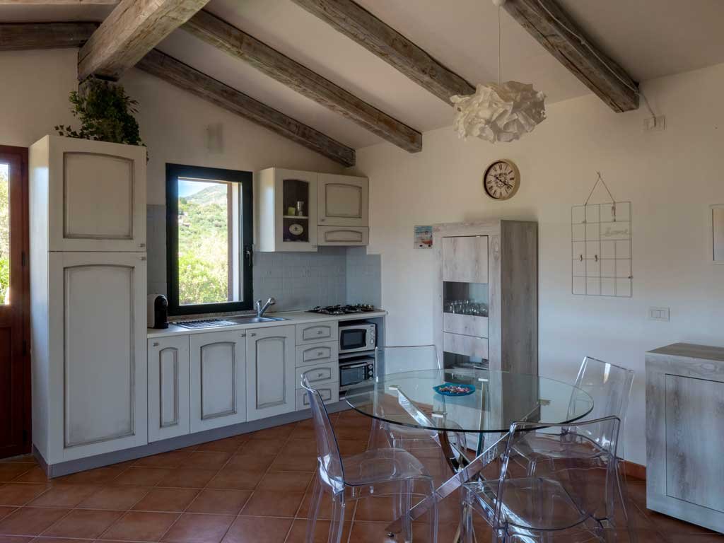 lacasadialice_dependance_kitchen_01.jpg