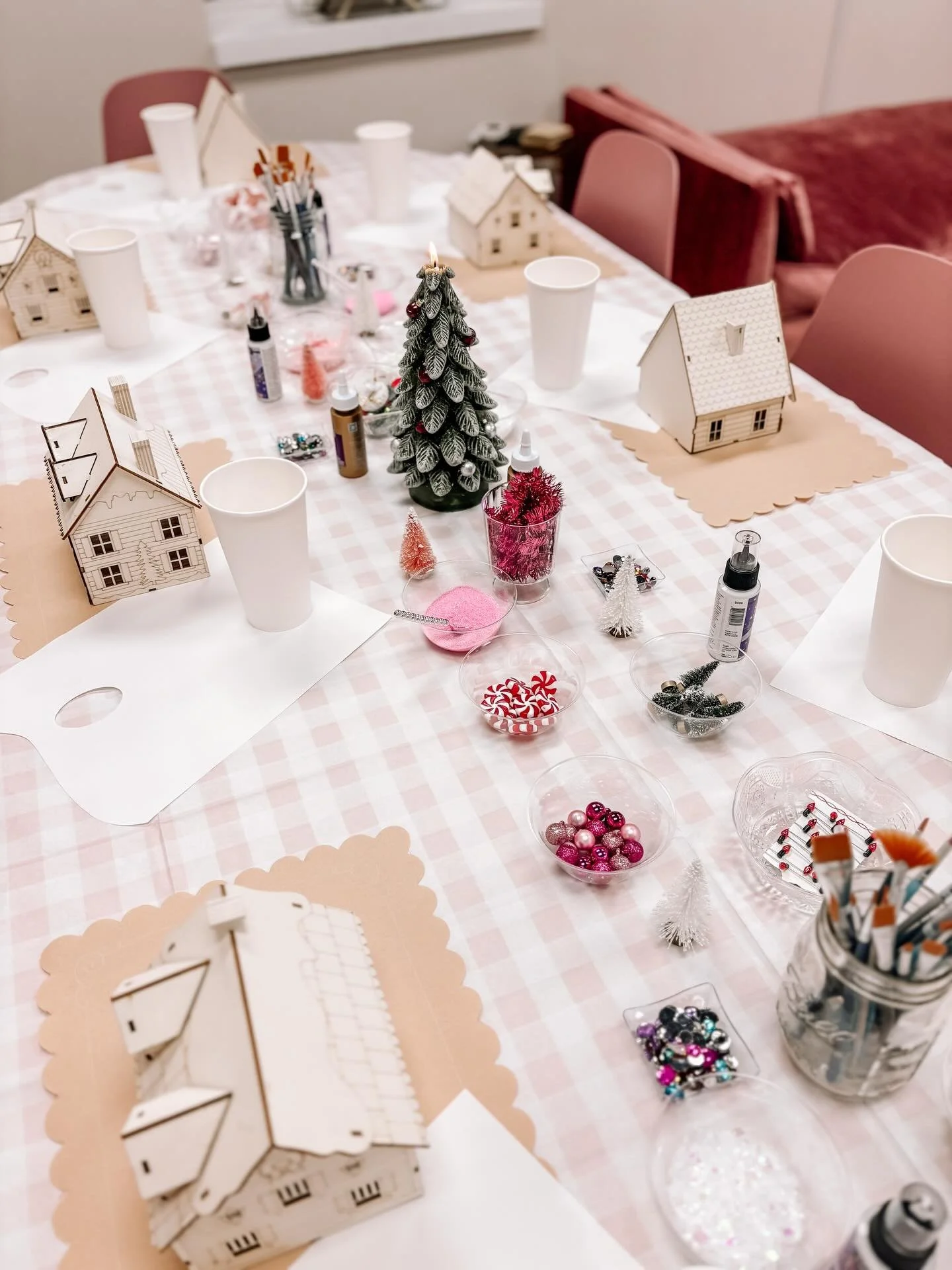 First mom&rsquo;s art club night @kinncltv and it was such a success I can&rsquo;t wait for more!! Thanks to all the mamas that spent the evening painting their village with us. 💖